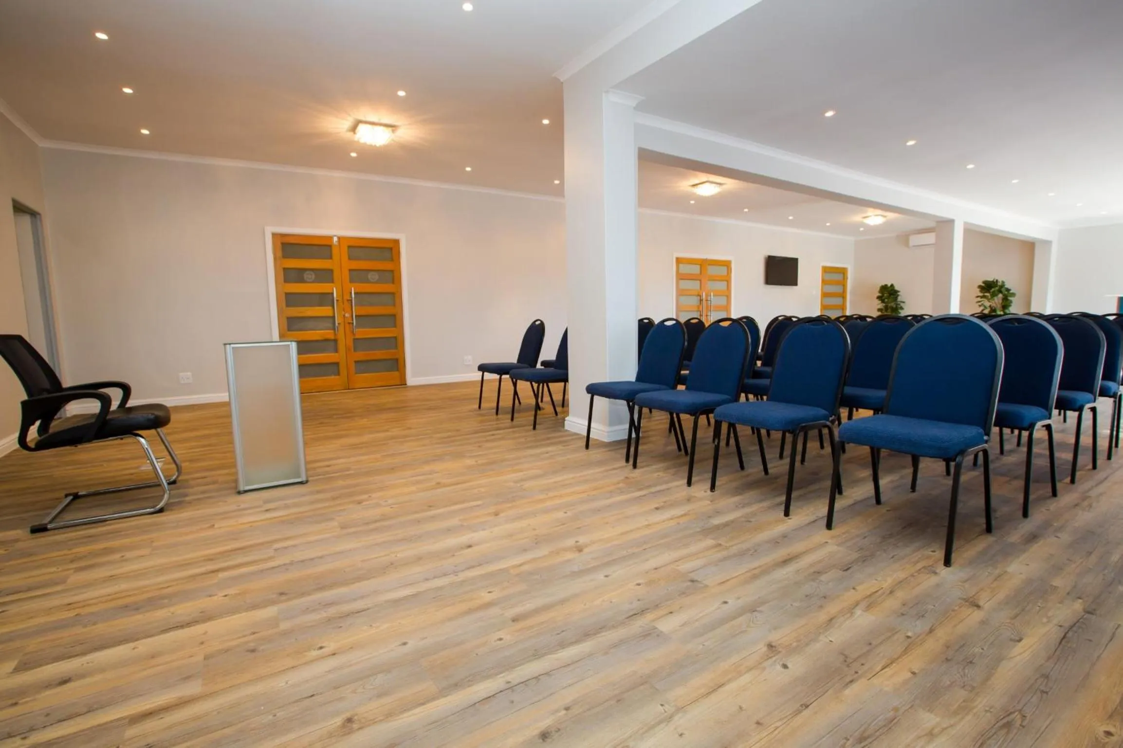 Business facilities in New National Hotel and Conference