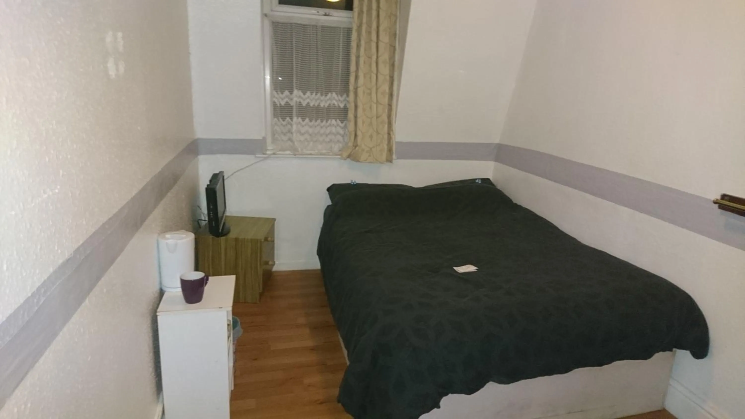 Single Room with Shared Bathroom - single occupancy in MyRoomz Orchid Hotel