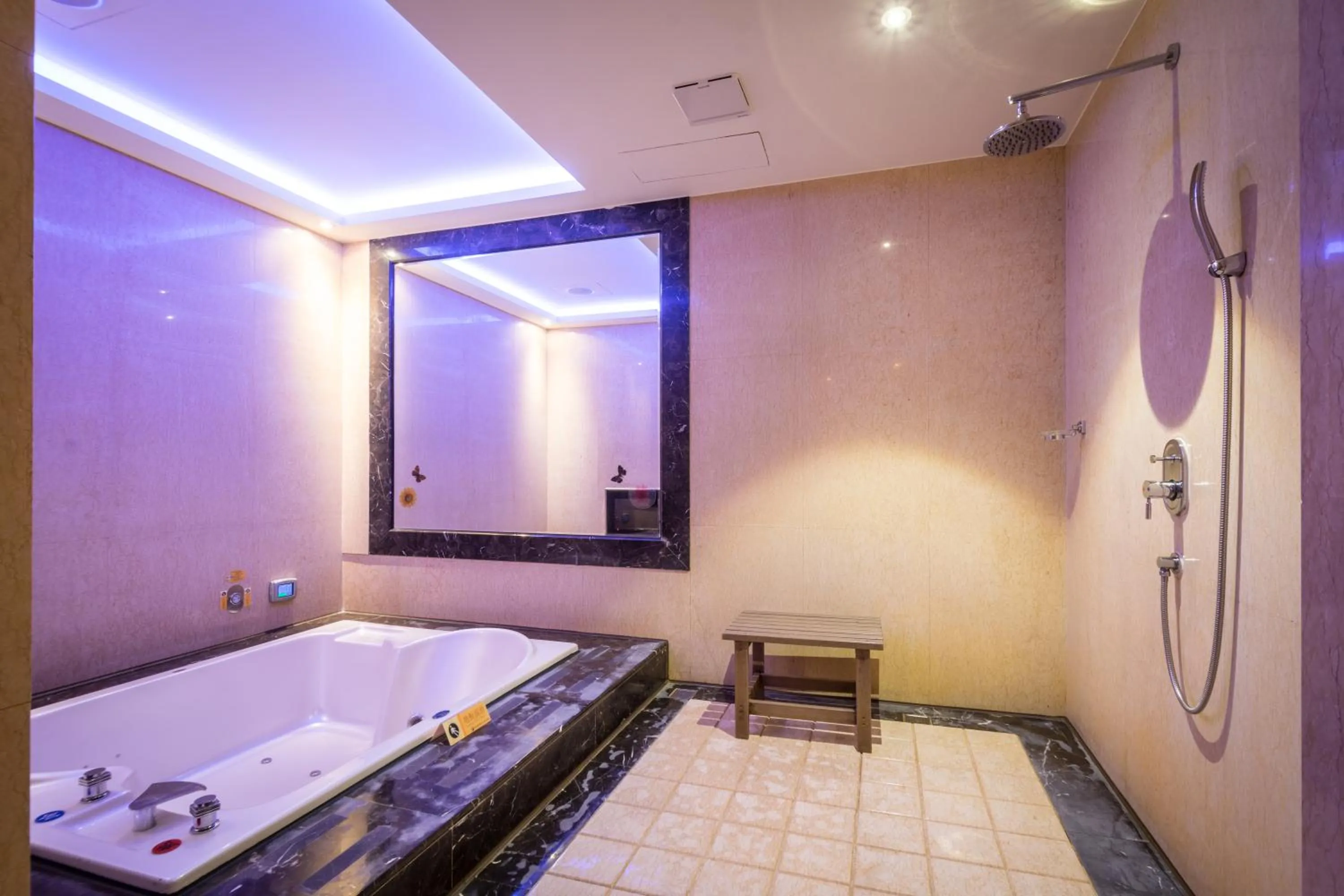 Shower in Merry Day Motel Zhonghe Branch