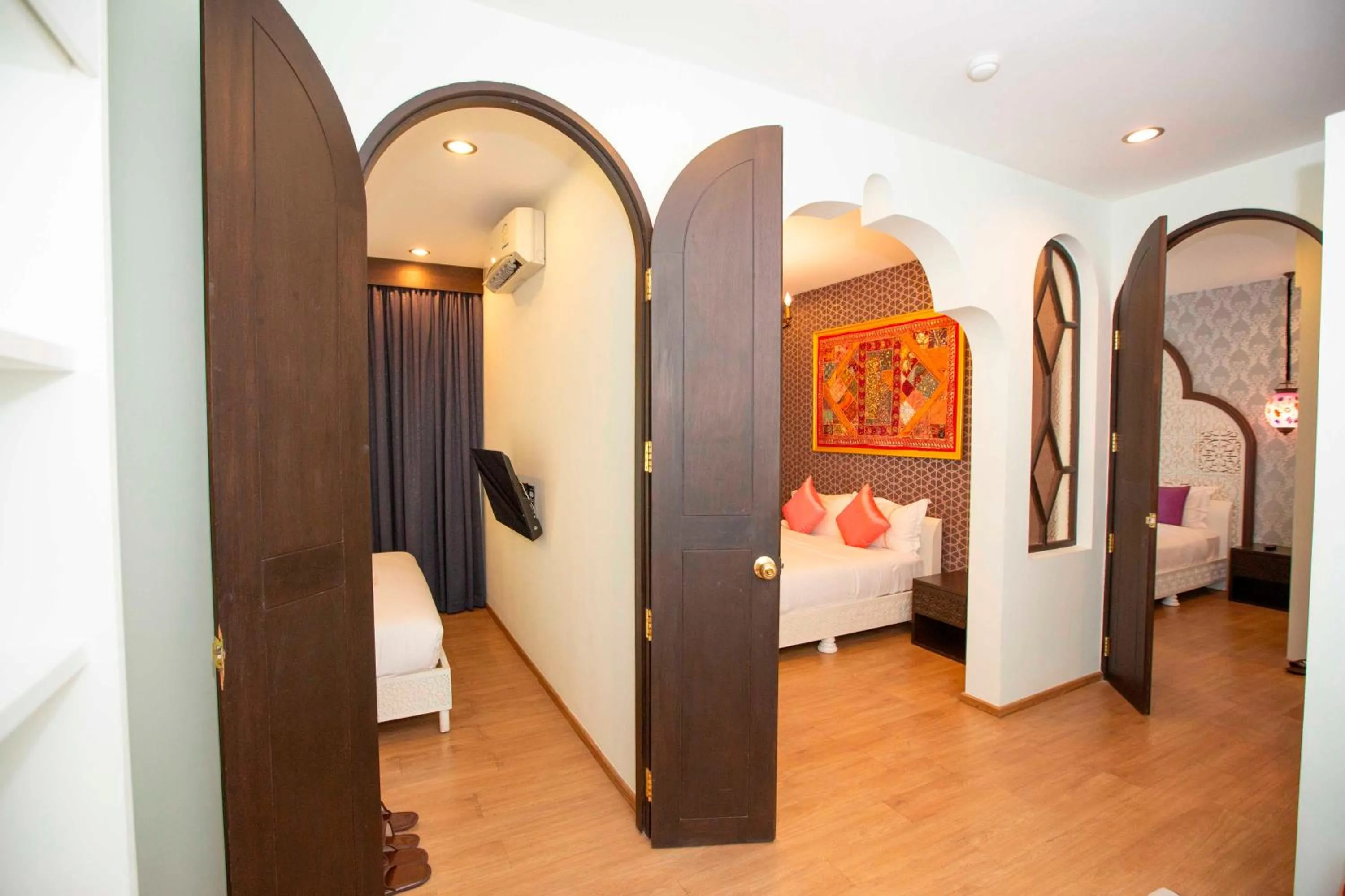 Bedroom, Bed in The Grand Morocc Hotel