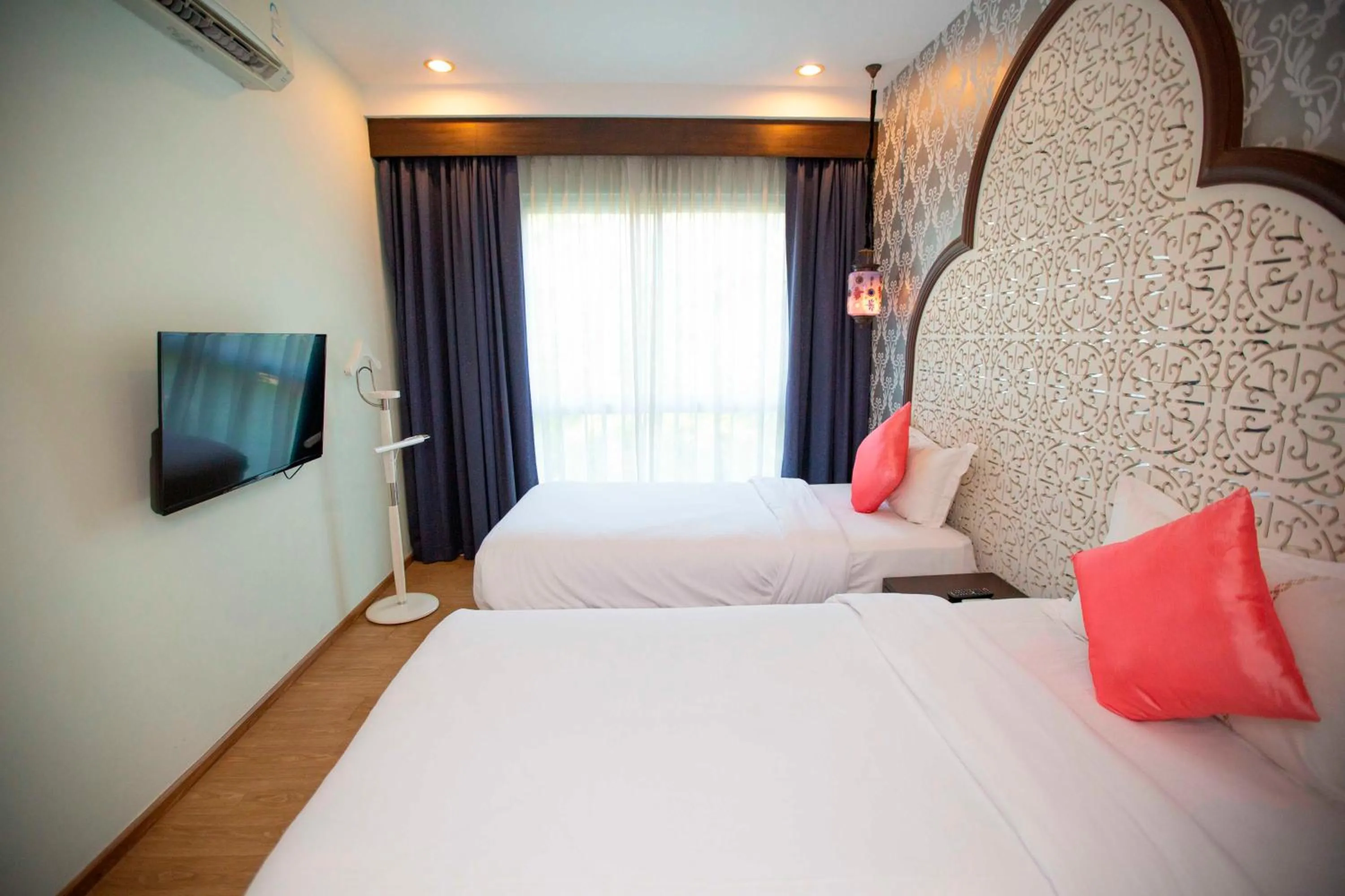 Bedroom, Bed in The Grand Morocc Hotel