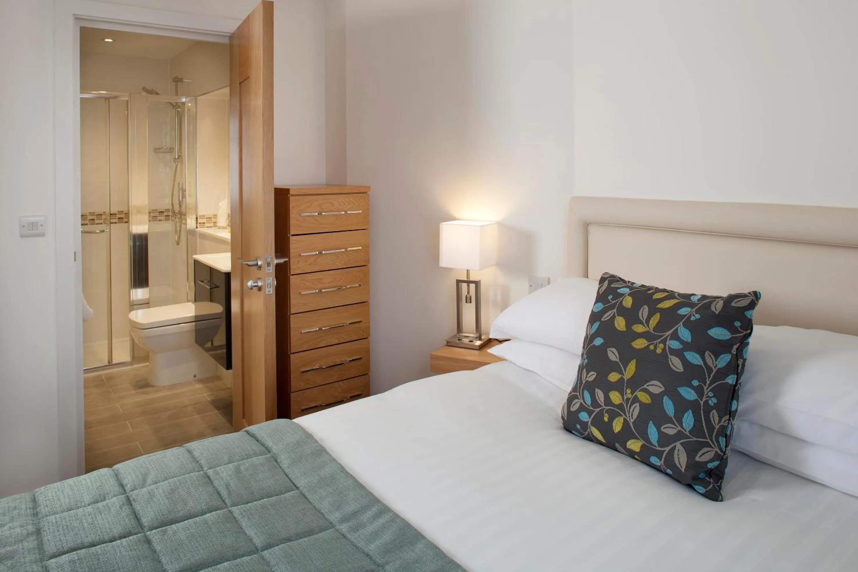 Bathroom, Bed in Falmouth Self Catering Lodges