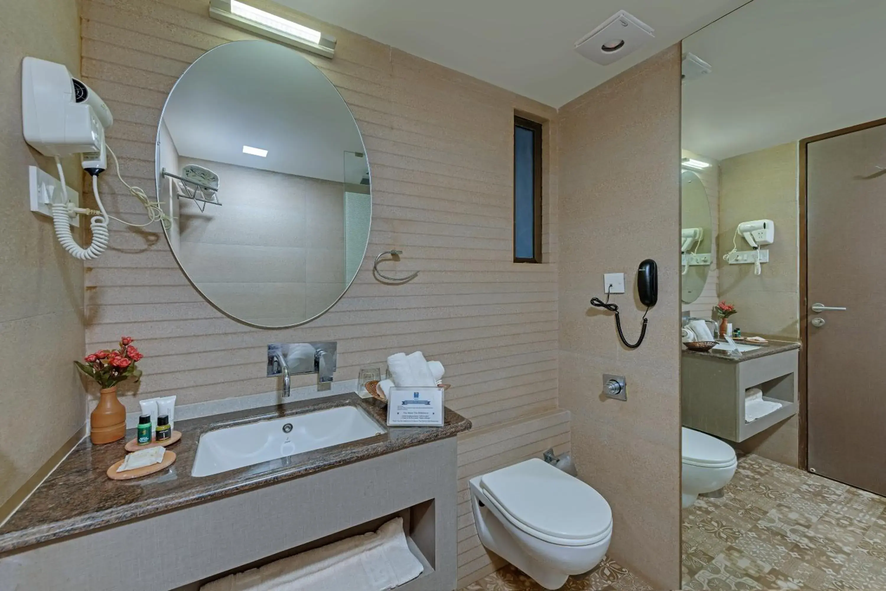 Deluxe Twin Room in Comfort Inn Emerald,Dapoli Deluxe Twin Room in Comfort Inn Emerald,Dapoli
