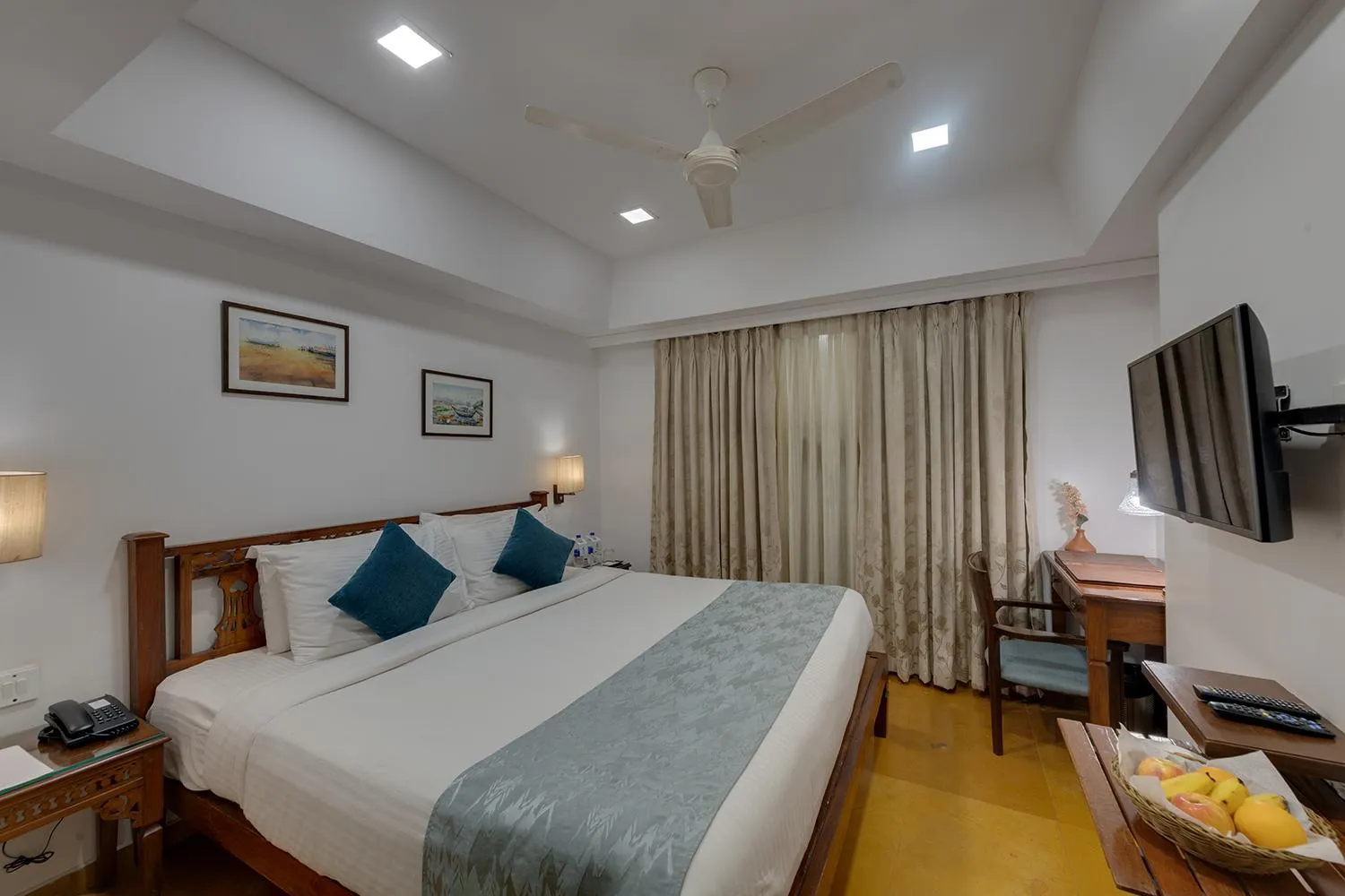 Bed in Comfort Inn Emerald,Dapoli
