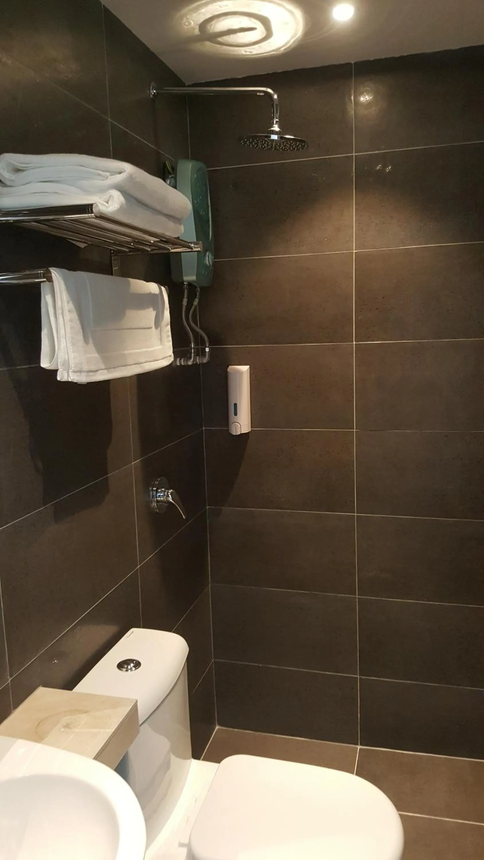Shower in 9 Square Hotel - Seri Kembangan