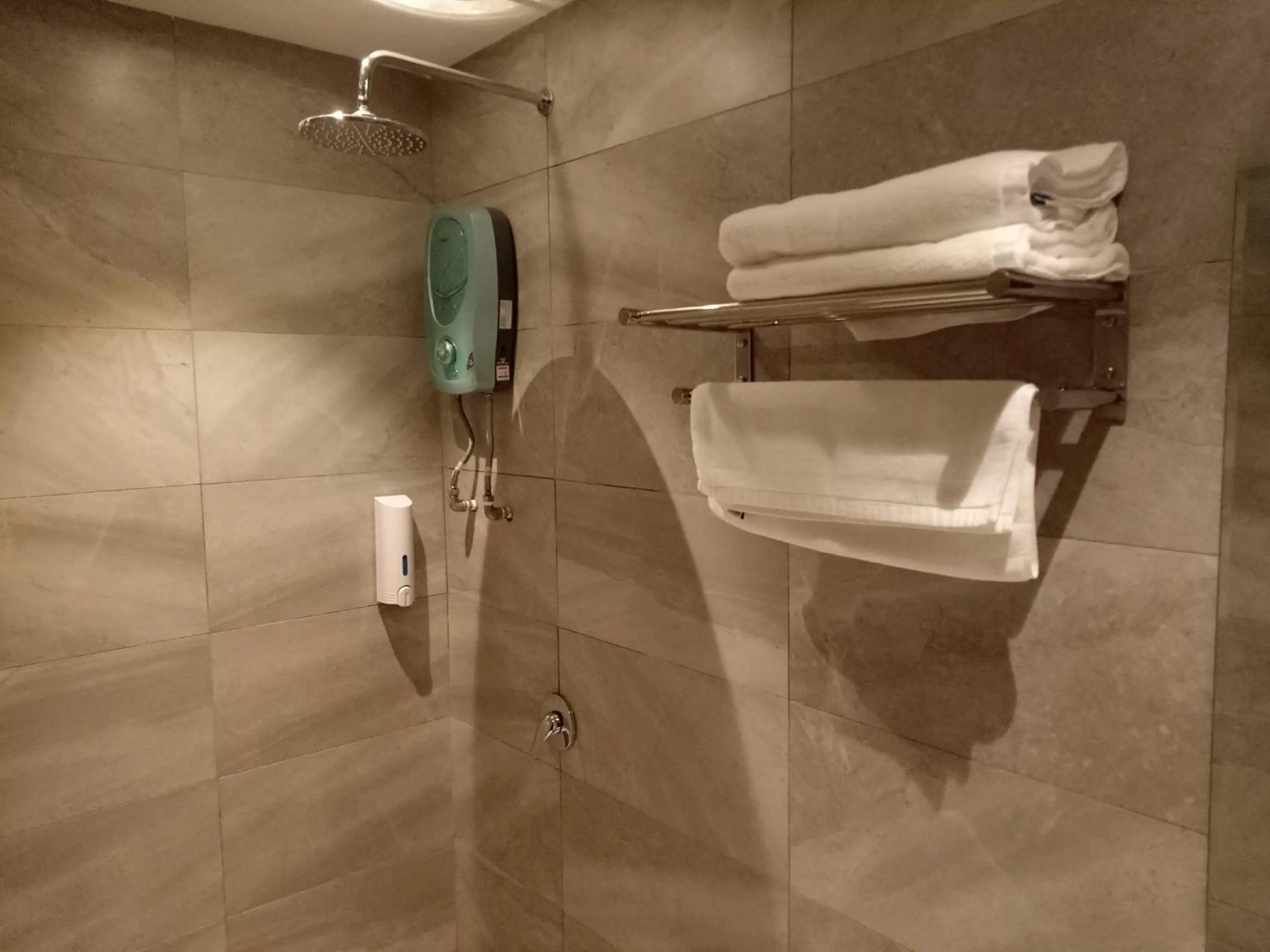 Shower in 9 Square Hotel - Seri Kembangan