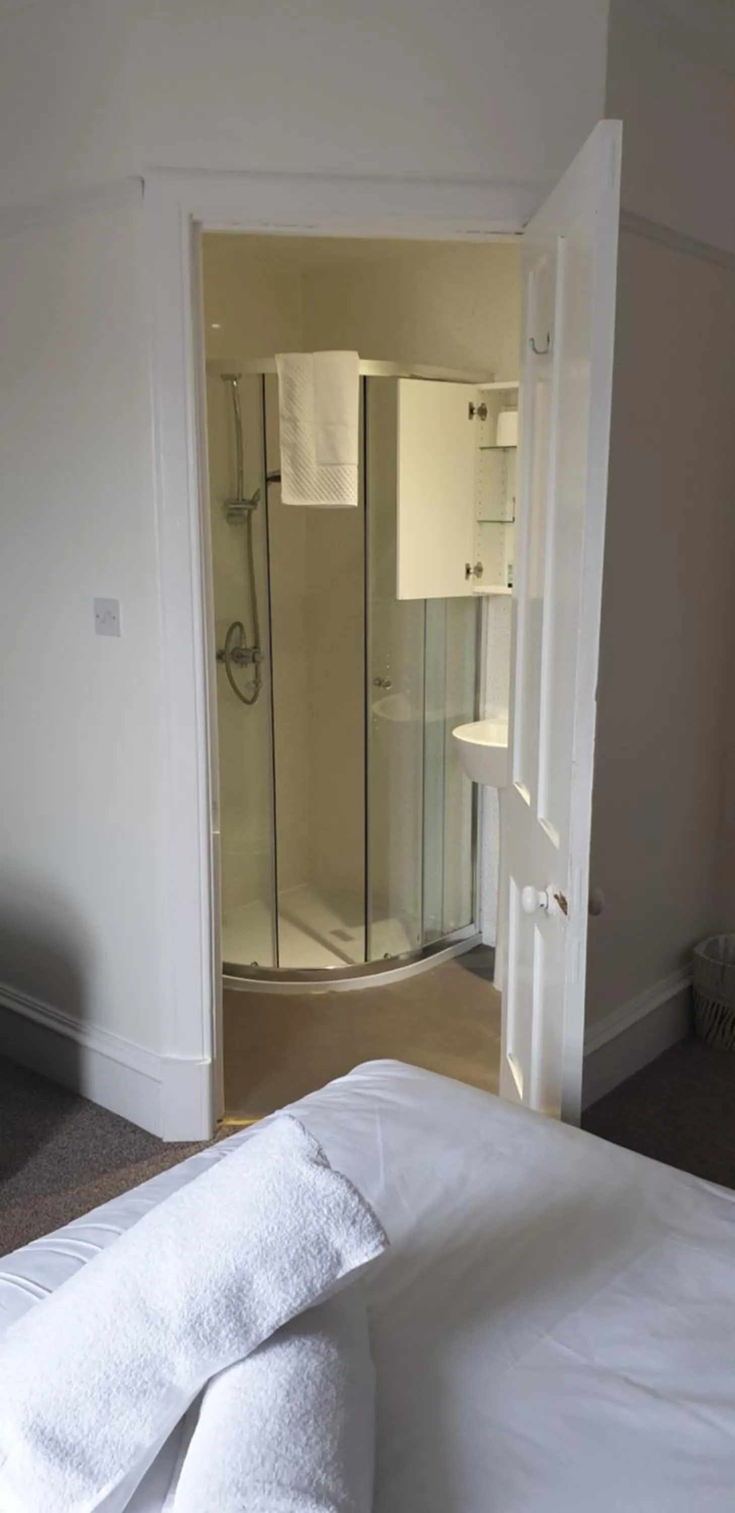 Bathroom, Bed in Dunskaith Villa