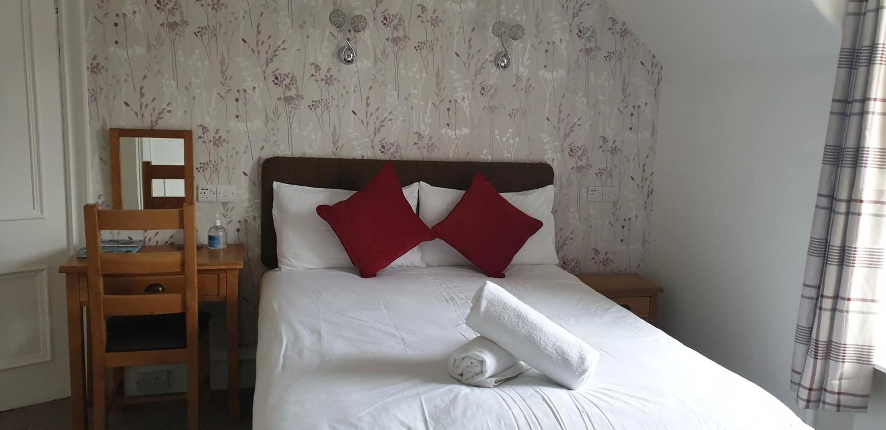 Bedroom, Bed in Dunskaith Villa