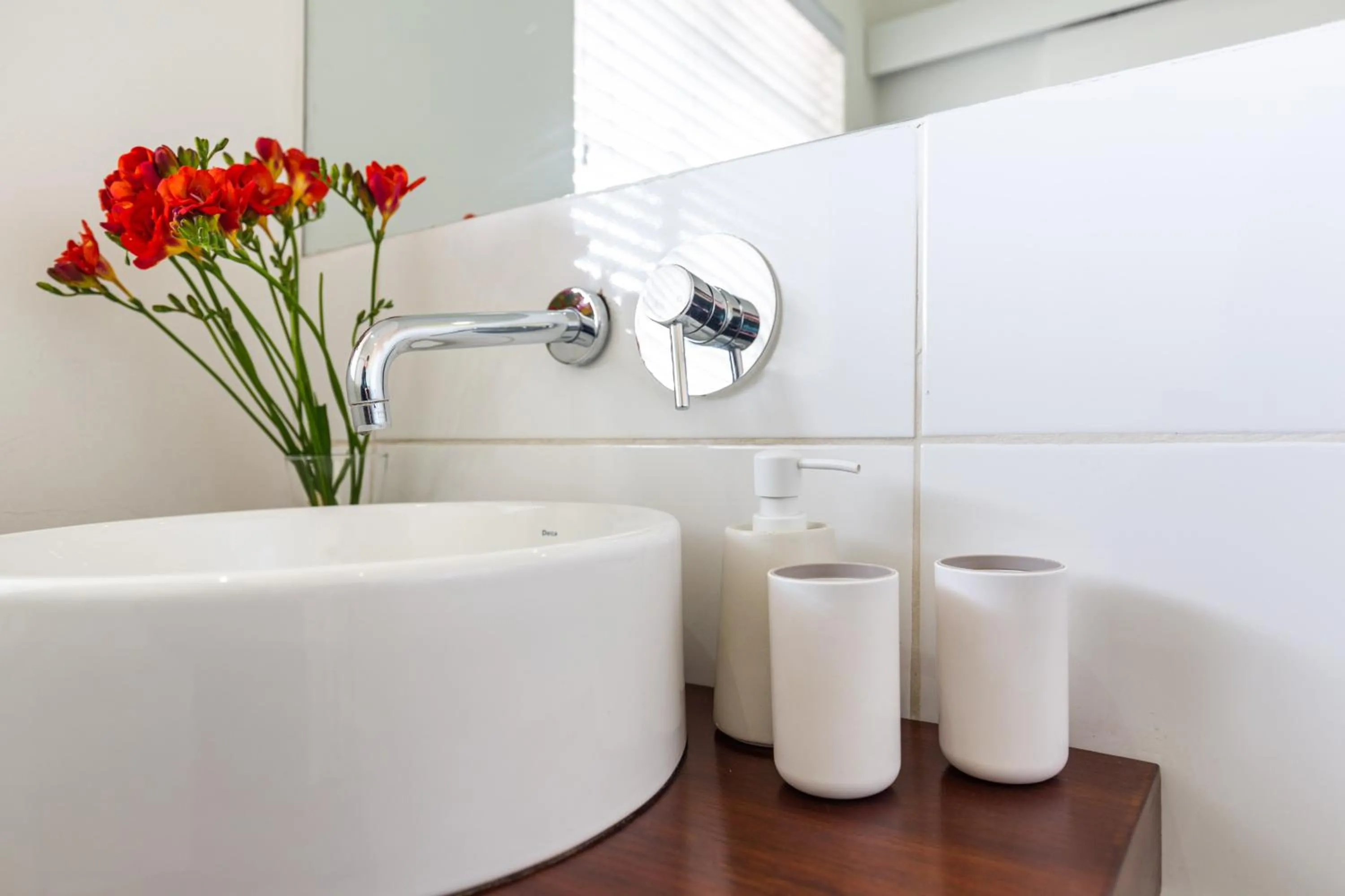 Bathroom in Portswood Mews - Chic White Studio Apartment Green Point