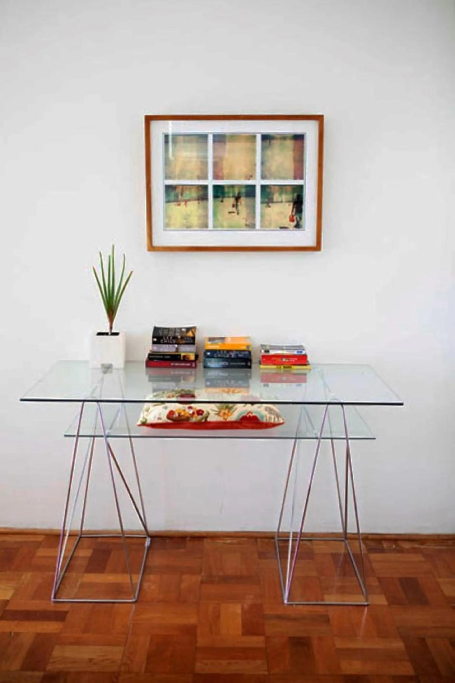 Library in Portswood Mews - Chic White Studio Apartment Green Point