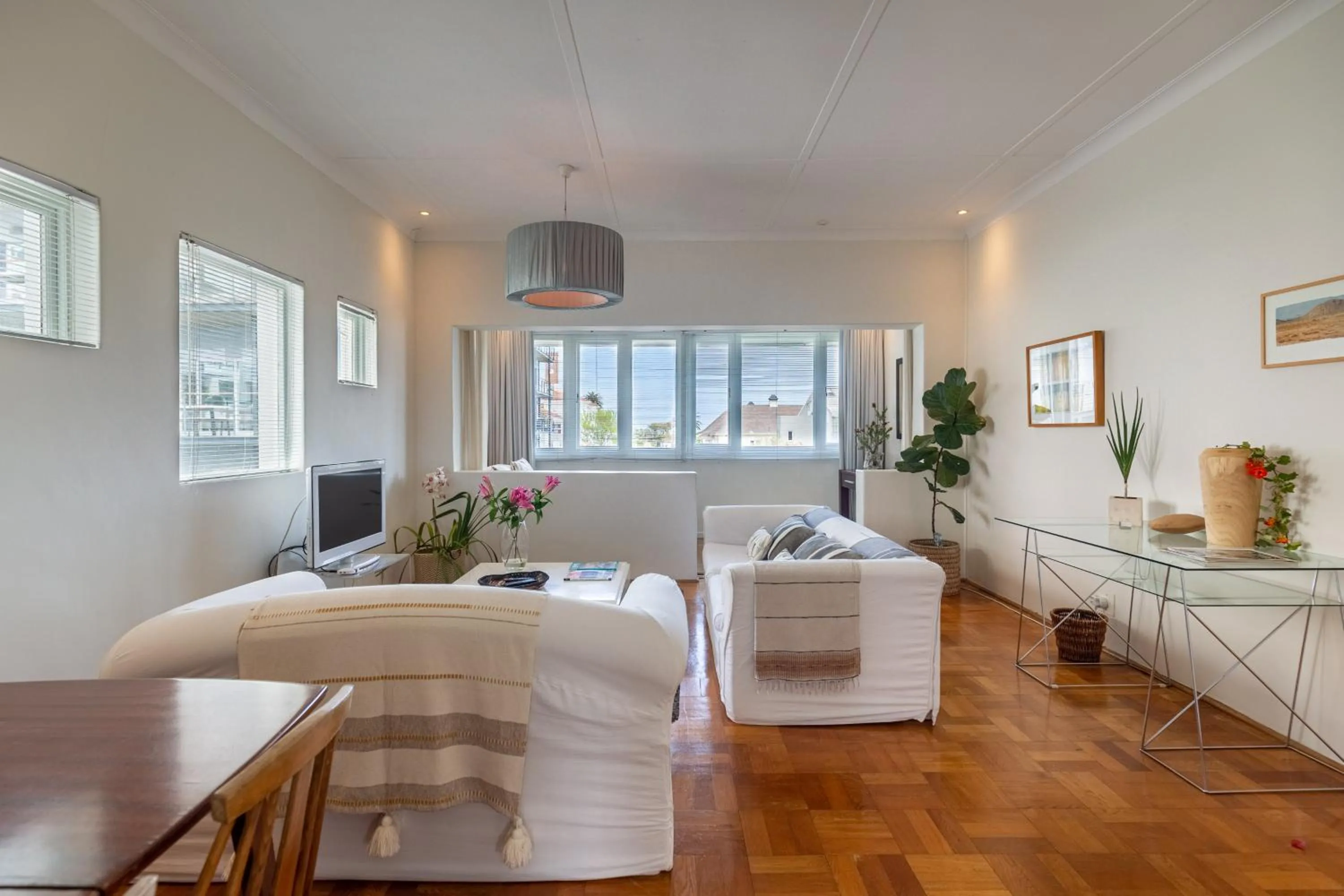 Bed in Portswood Mews - Chic White Studio Apartment Green Point