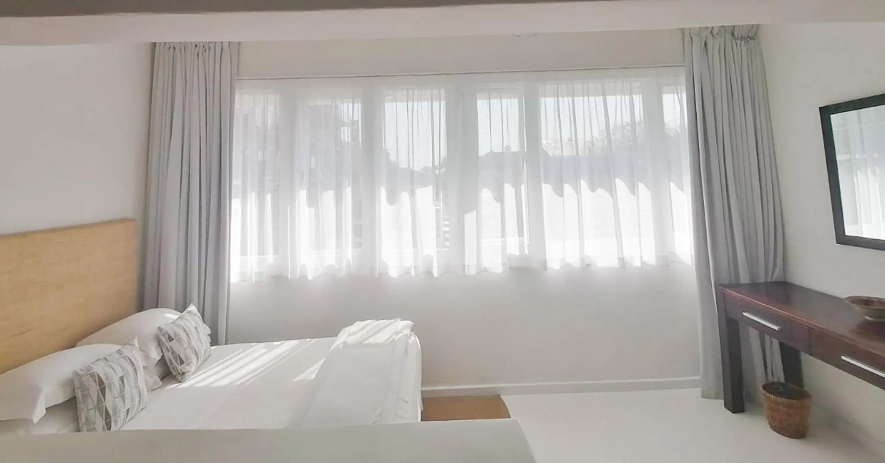 Bed in Portswood Mews - Chic White Studio Apartment Green Point