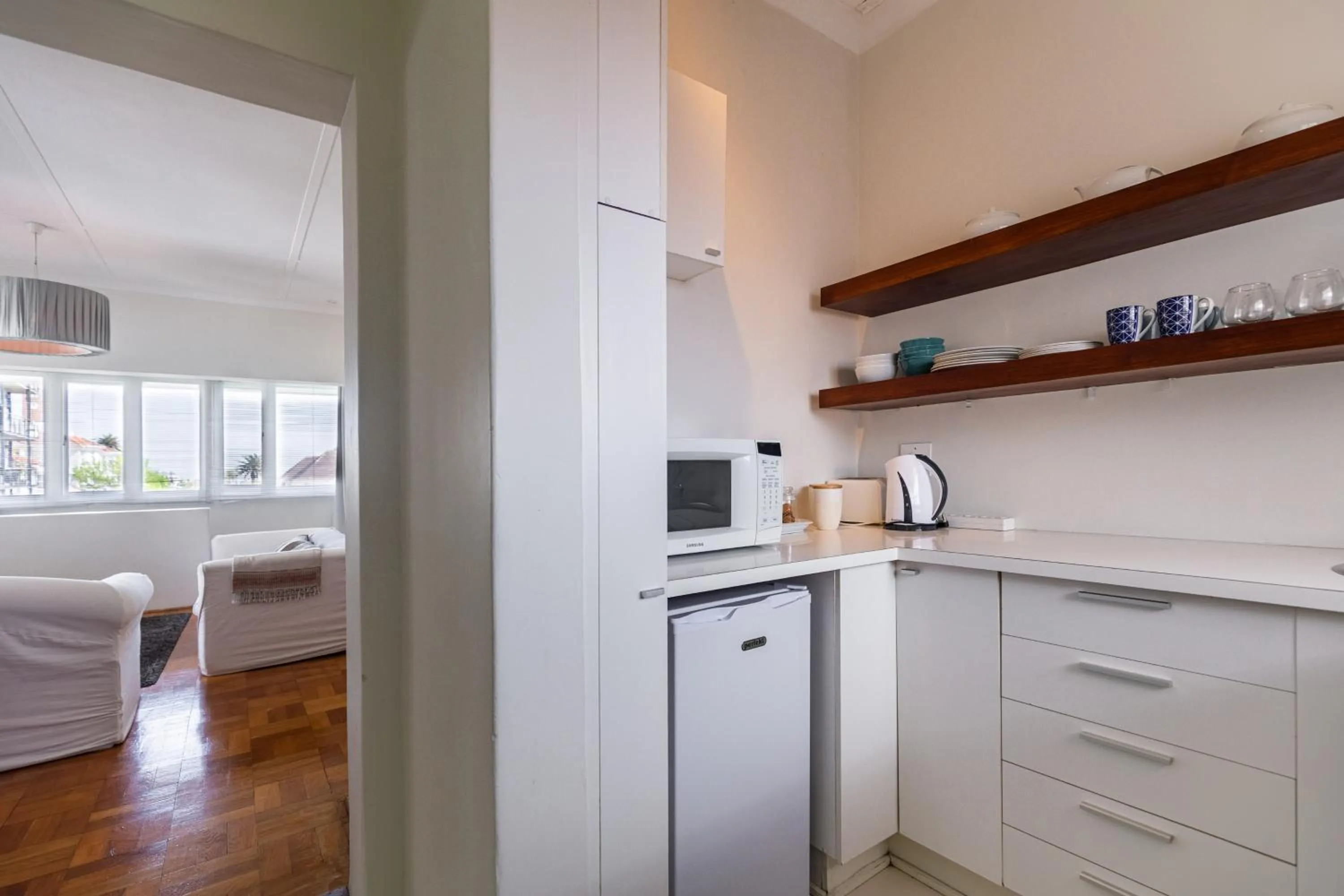 Bed in Portswood Mews - Chic White Studio Apartment Green Point