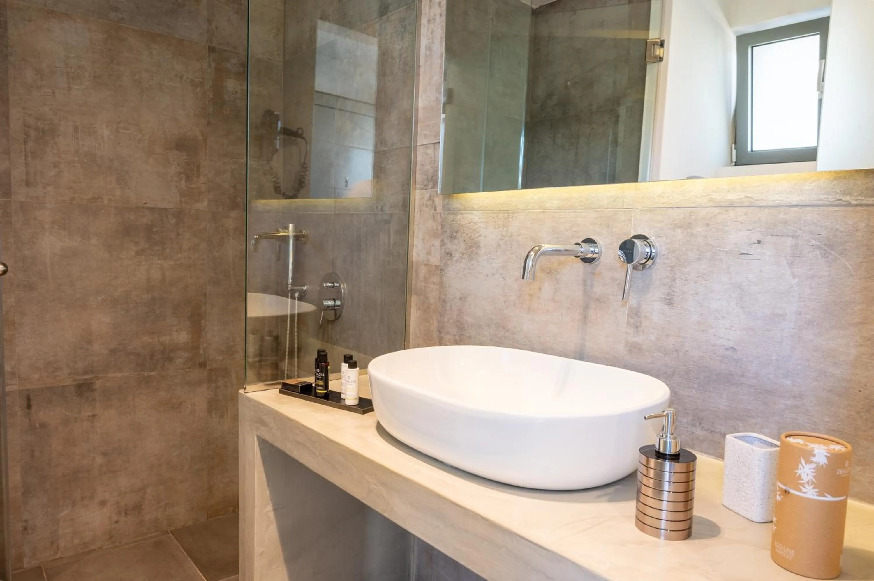 Shower in Megara Hotel