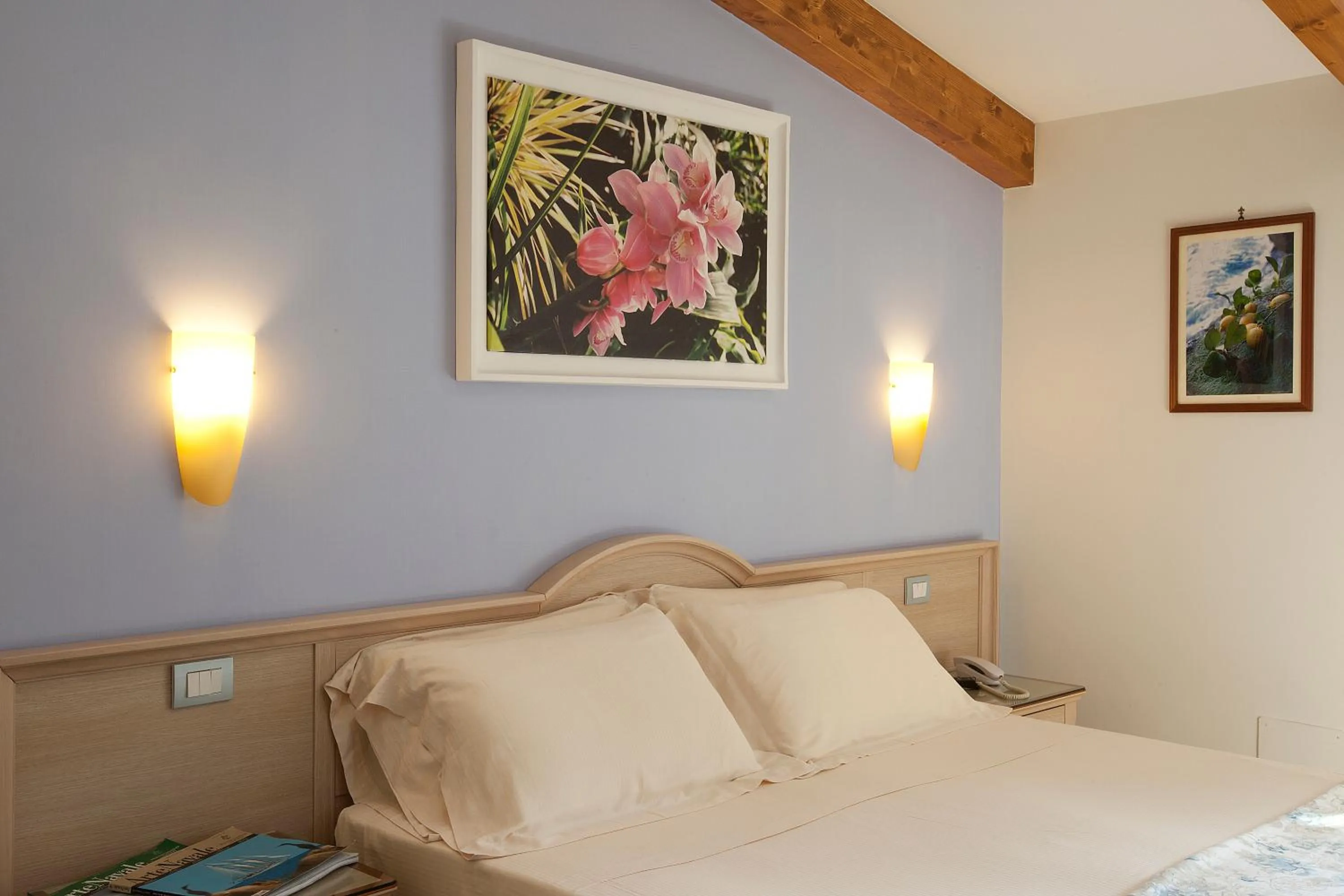 Photo of the whole room, Bed in Angiolina Relais