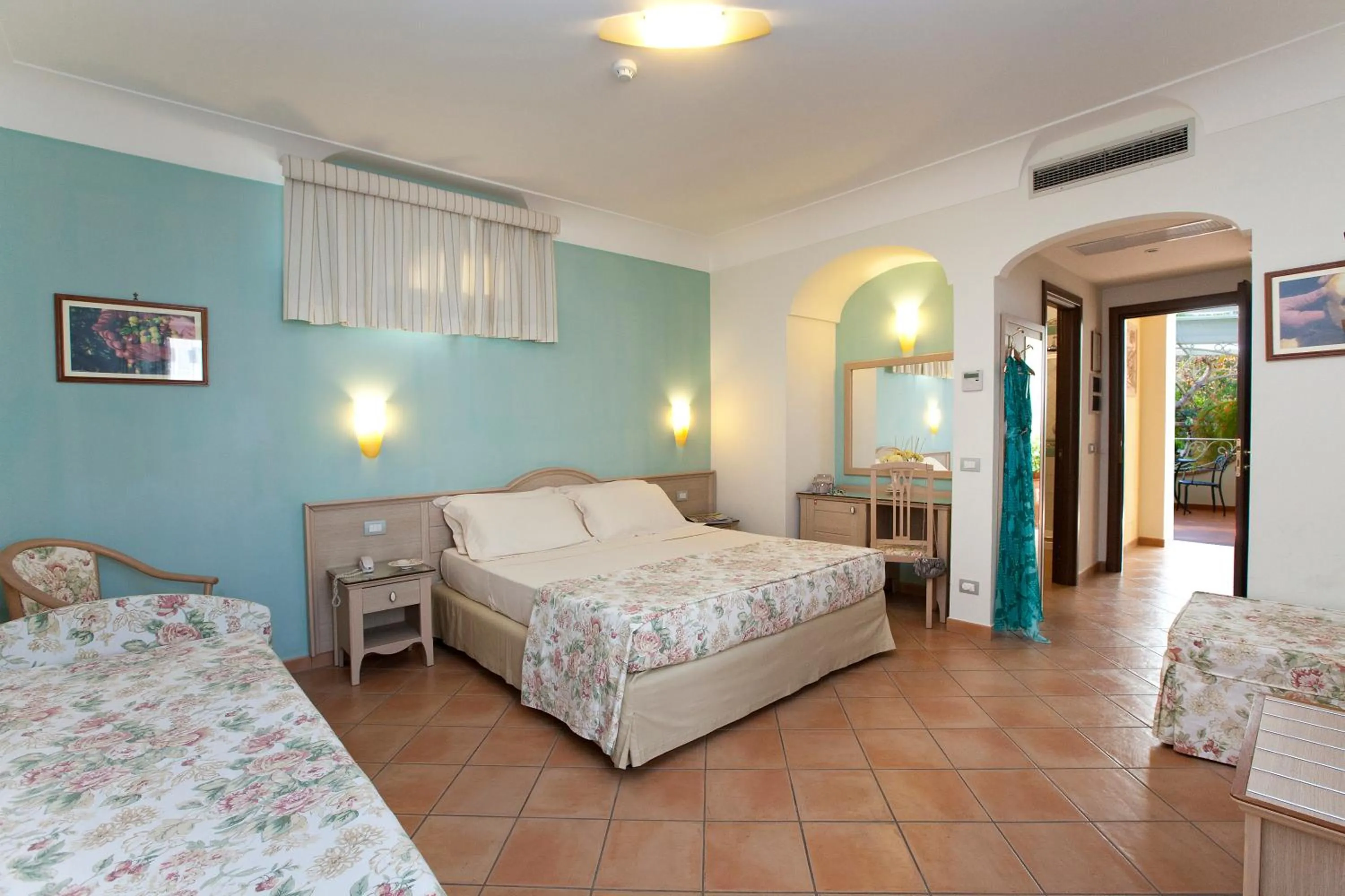 Photo of the whole room, Bed in Angiolina Relais