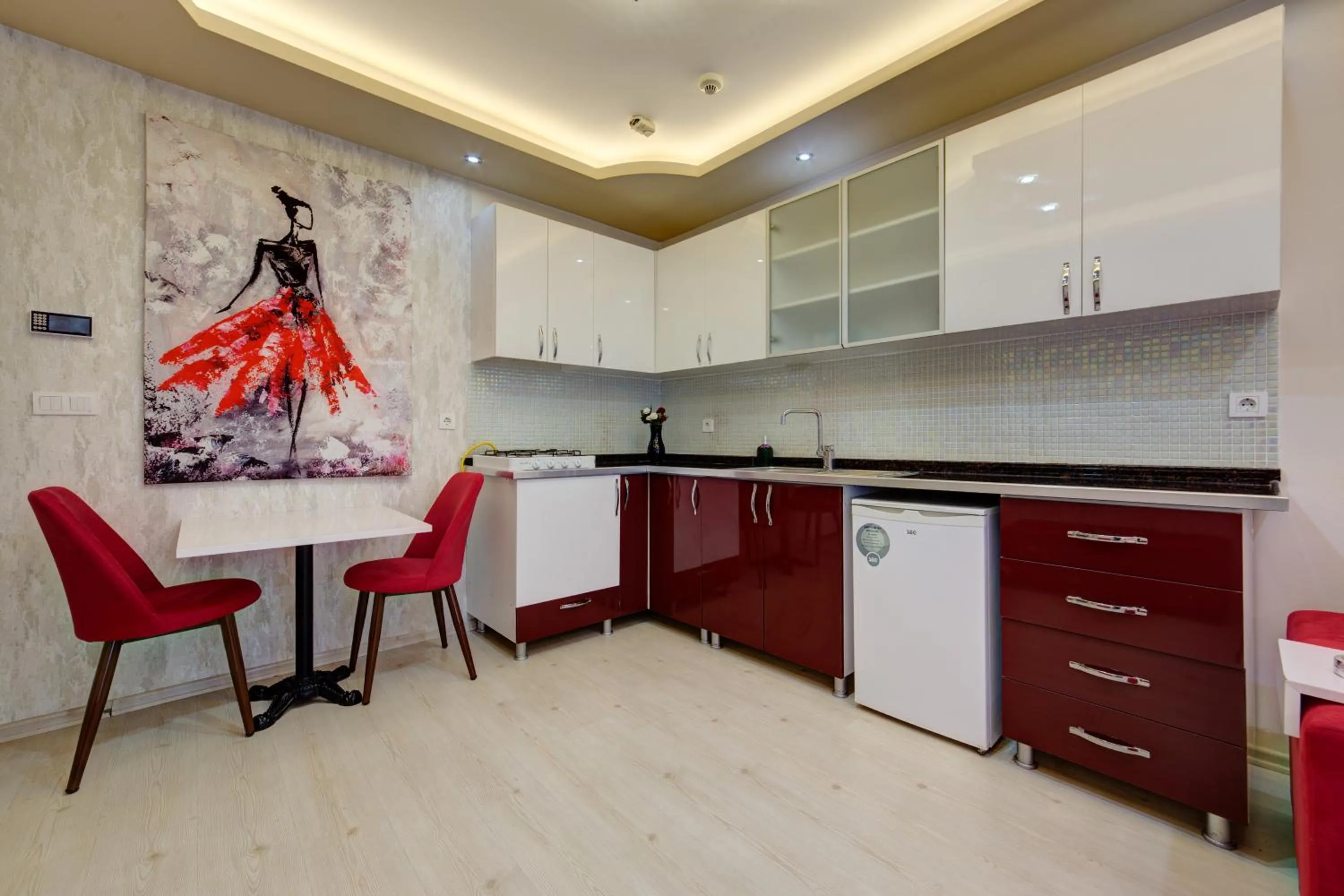 Kitchen or kitchenette in Mersin Vip House Hotel