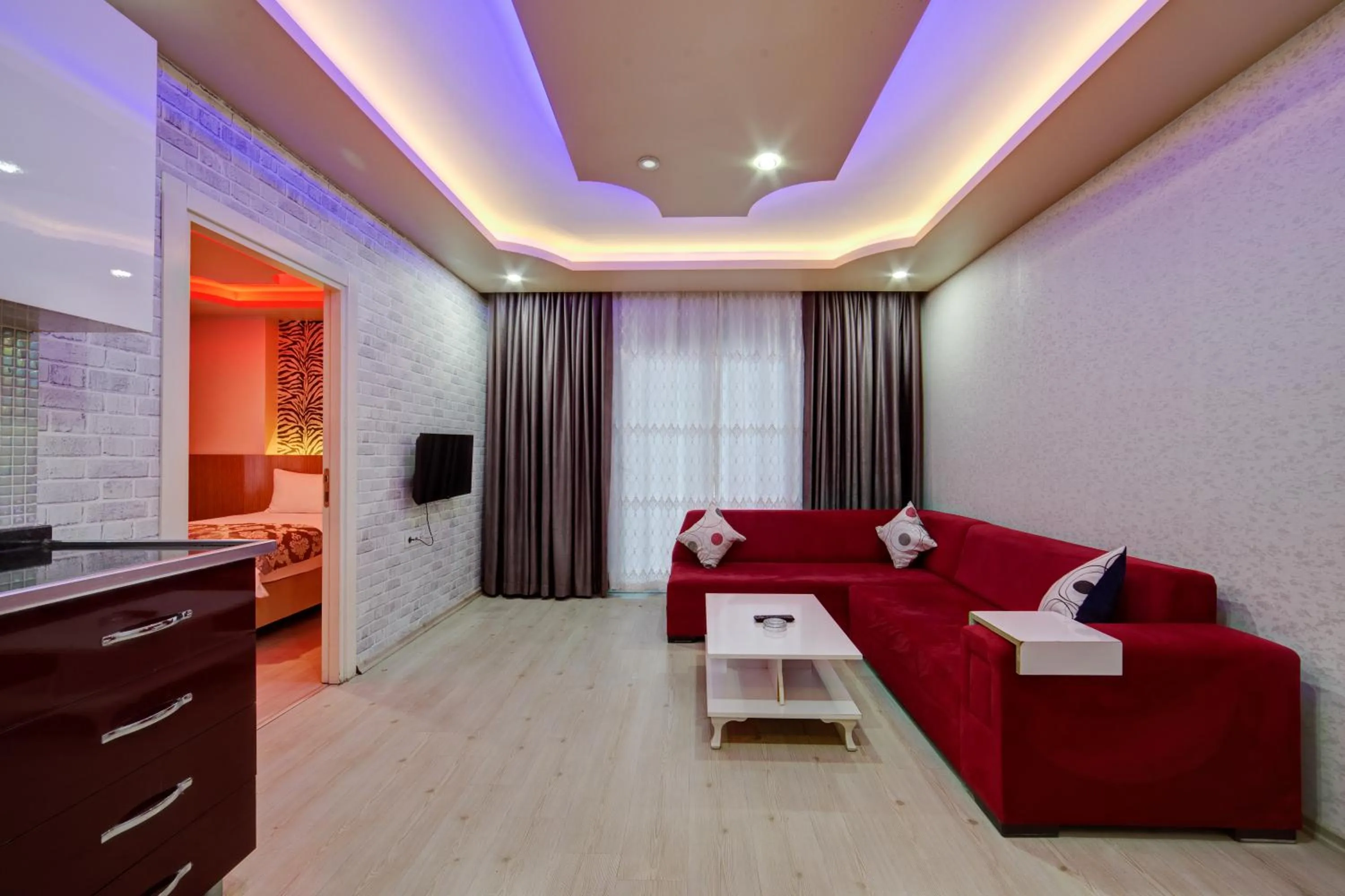 Living room, Bed in Mersin Vip House Hotel