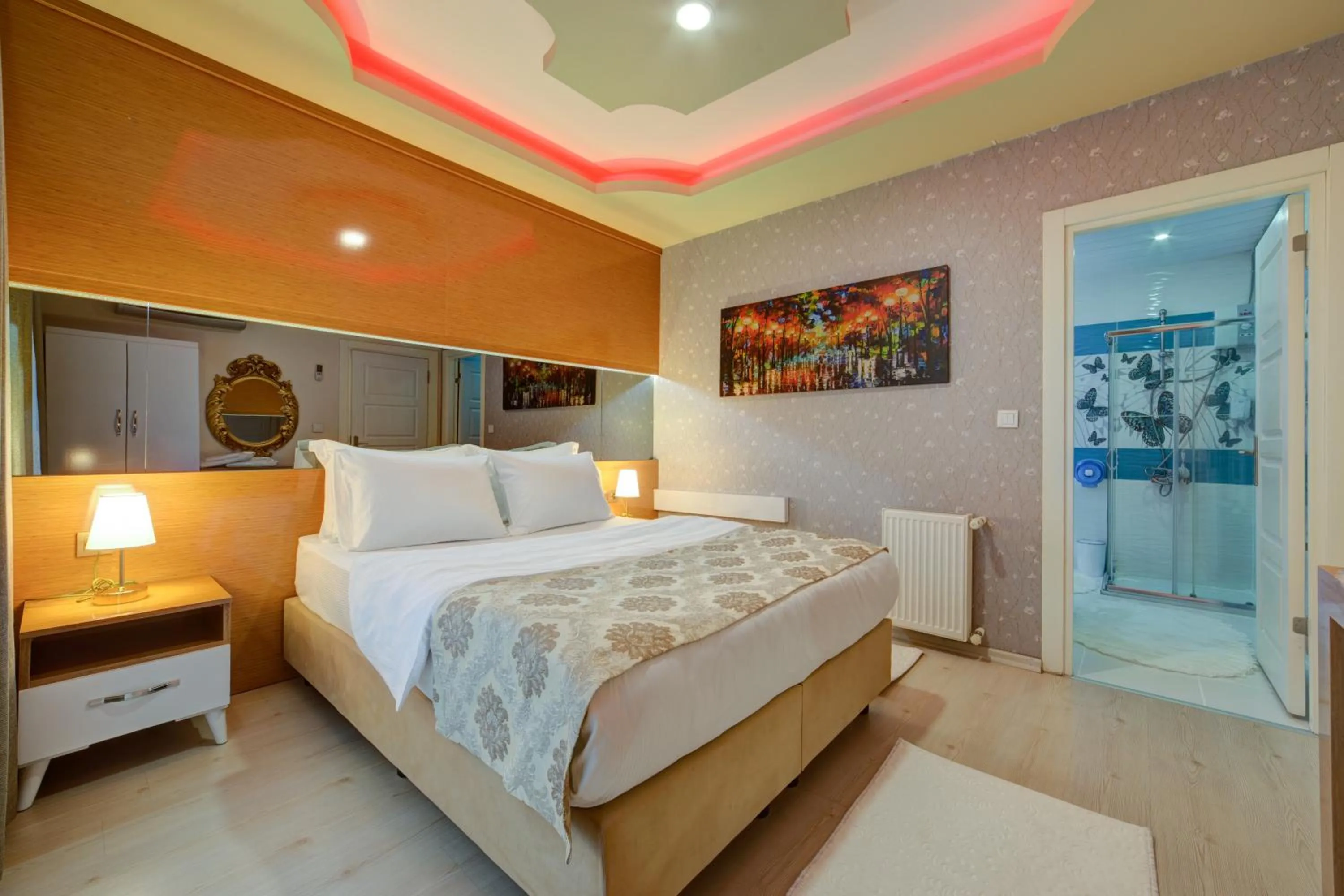Shower, Bed in Mersin Vip House Hotel