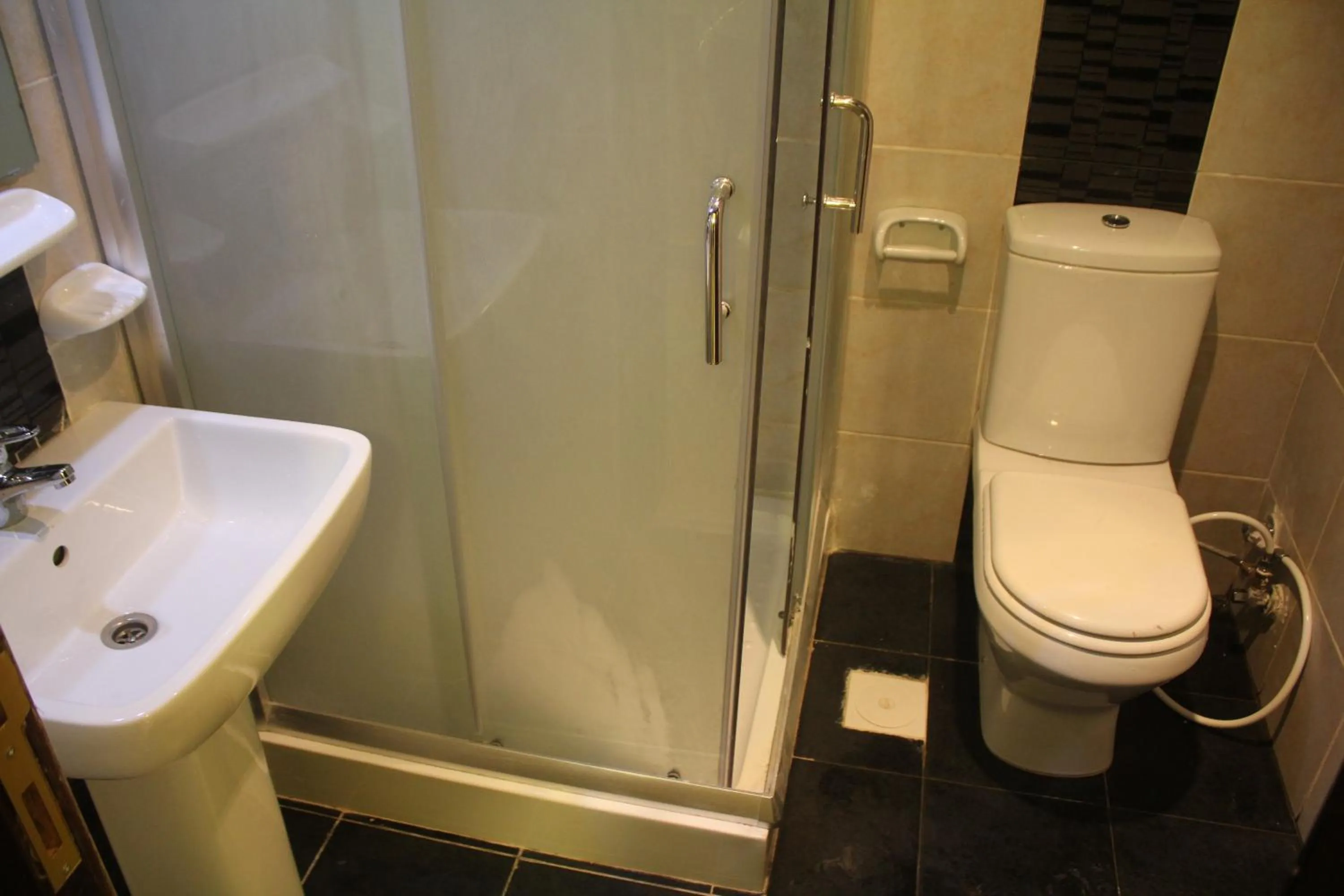 Toilet in Hotel Belle Vie