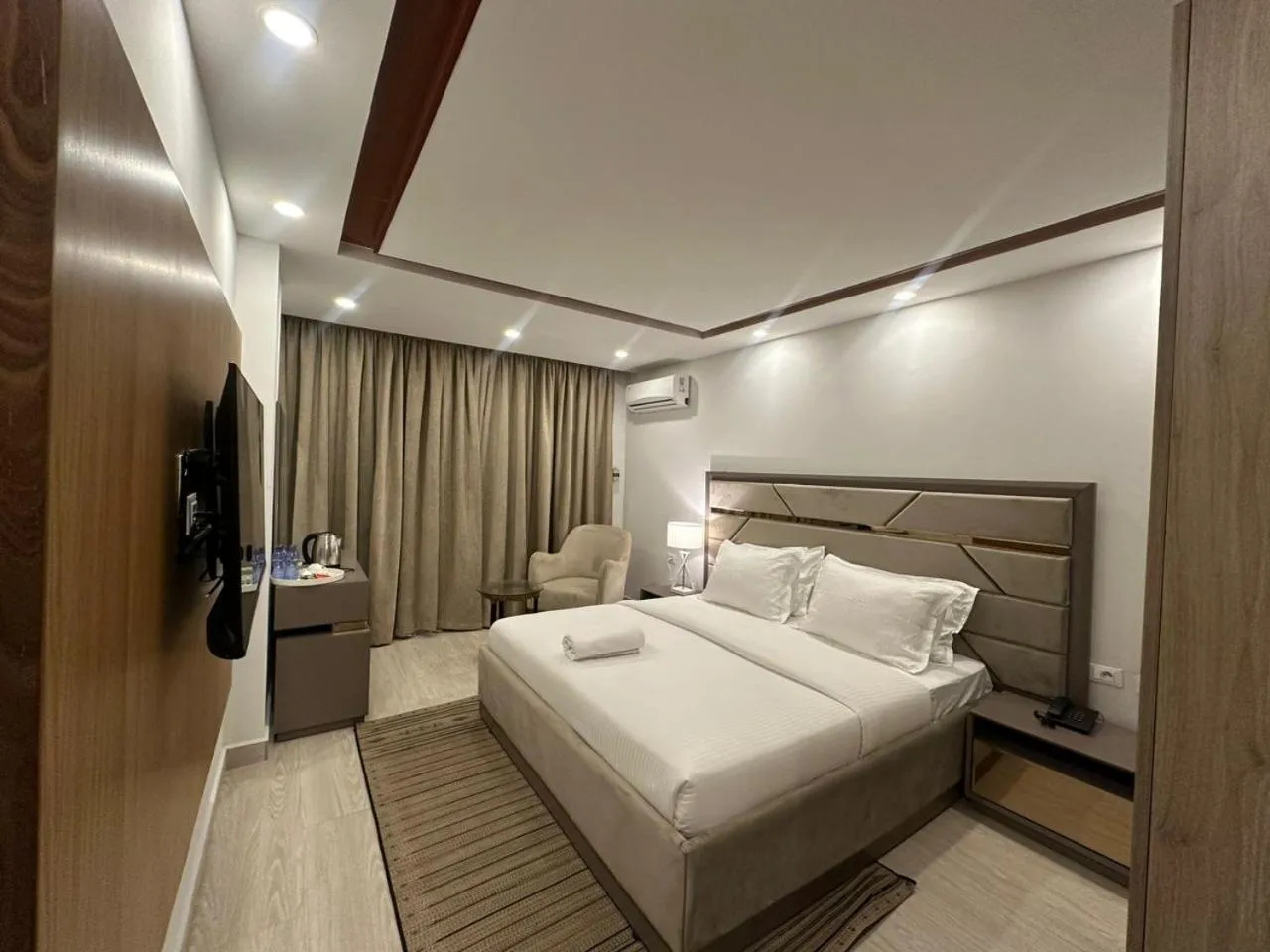 TV and multimedia, Bed in Hotel Belle Vie