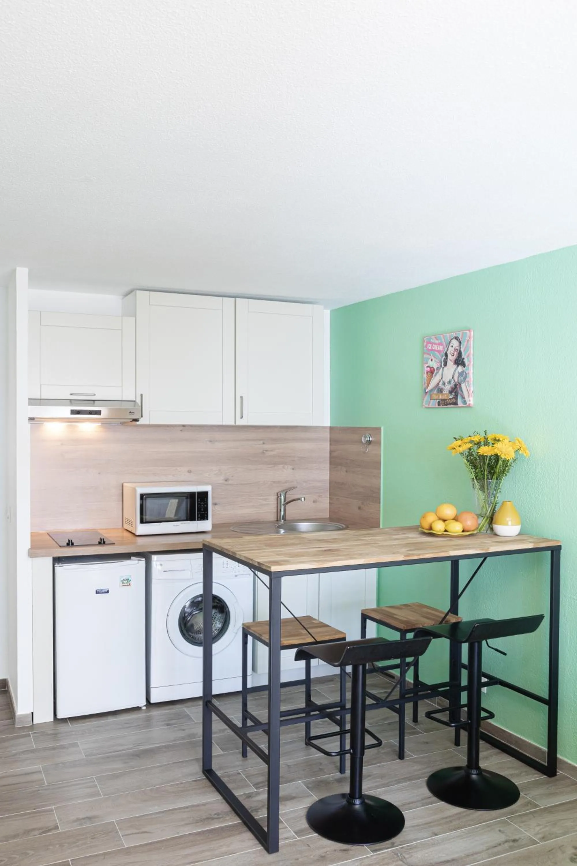 Dining area in Cosy apartment Promenade des Anglais