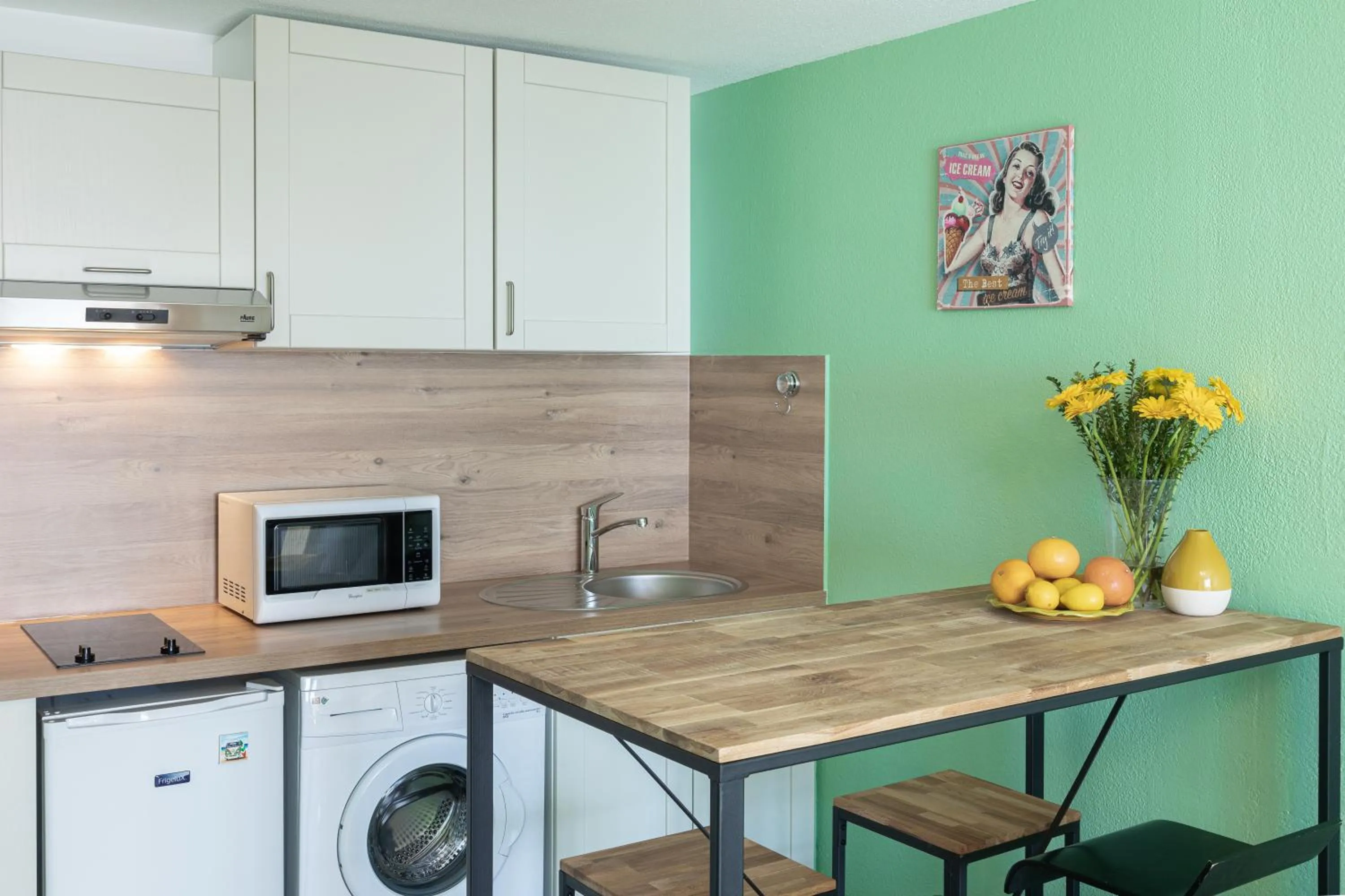 Dining area in Cosy apartment Promenade des Anglais