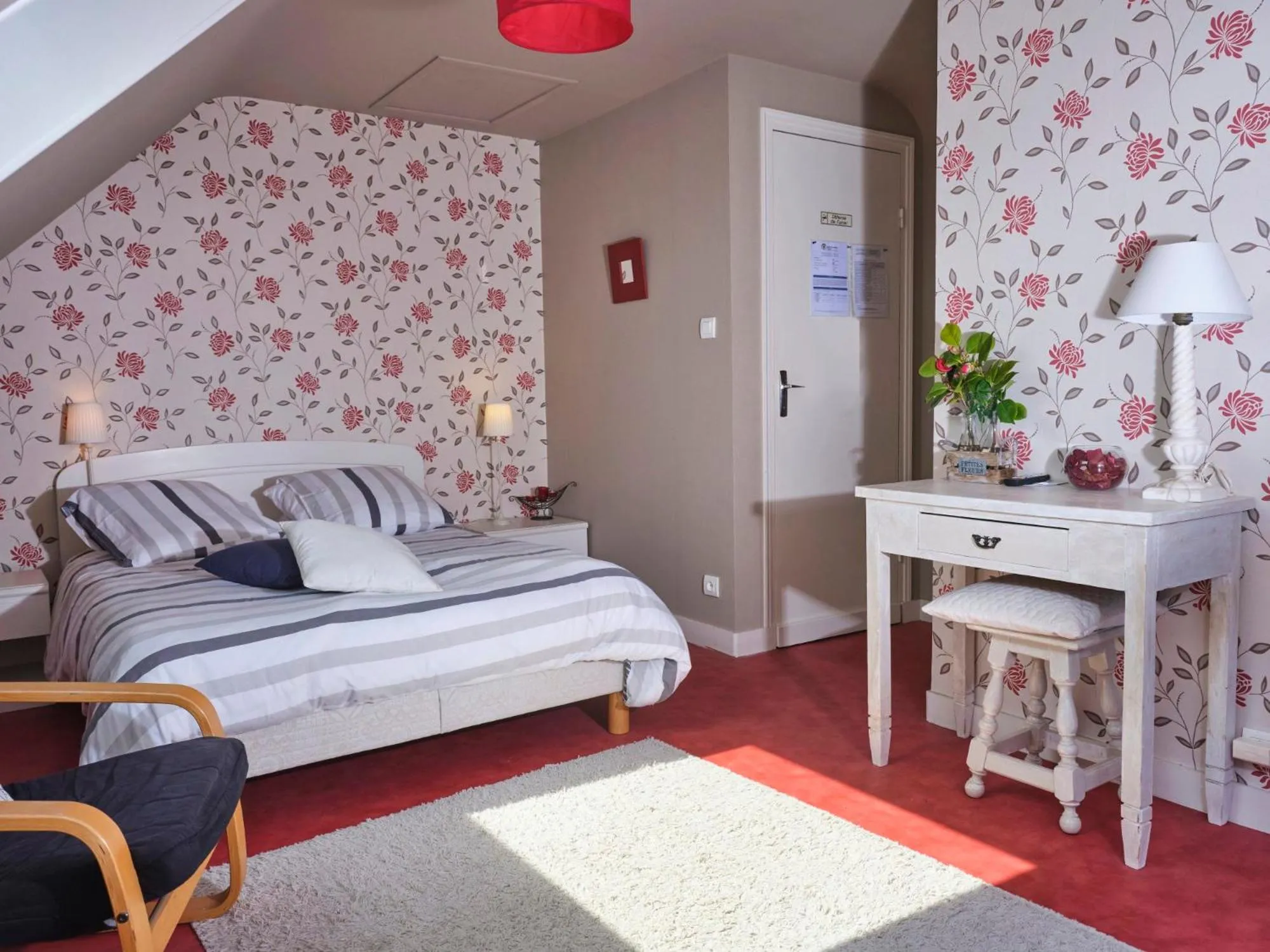 Bedroom, Bed in Les Roses