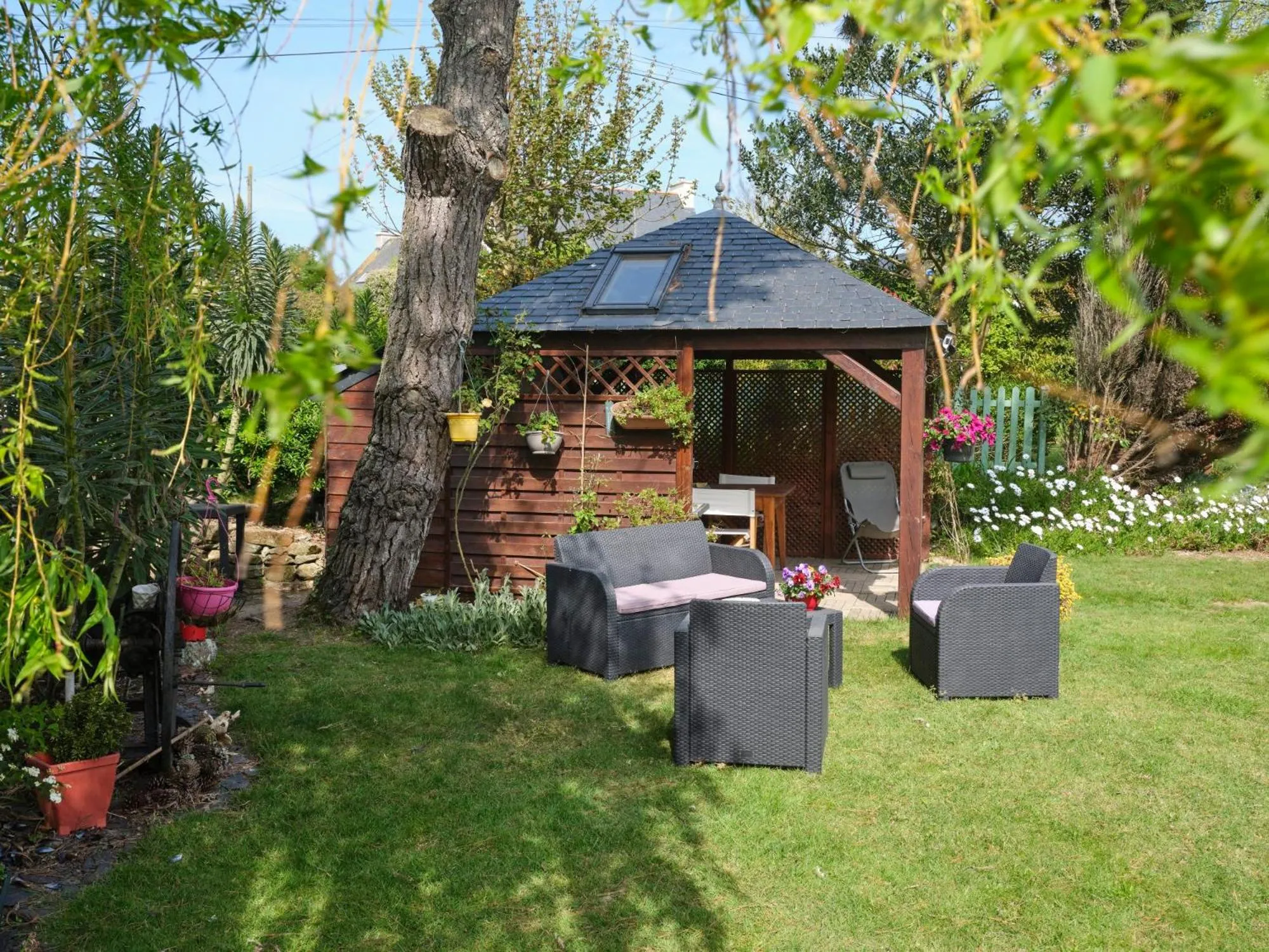 Garden view in Les Roses