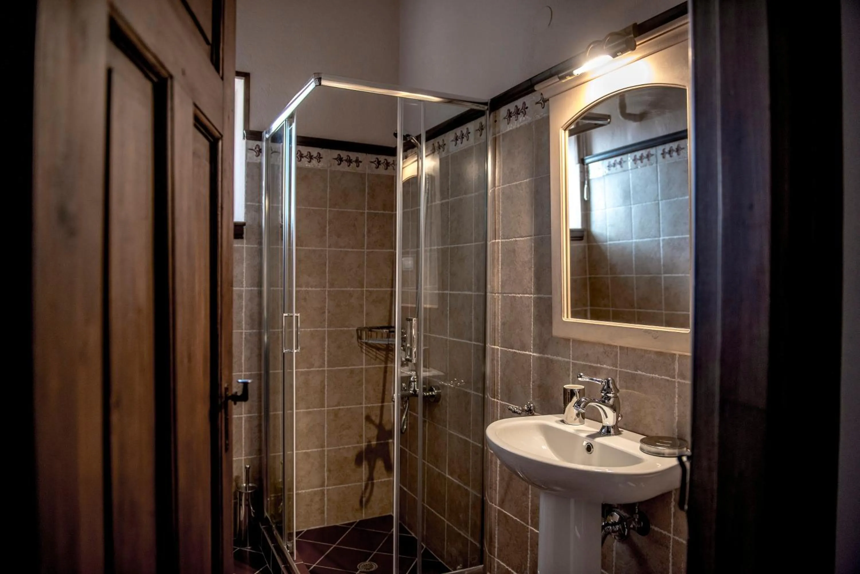 Shower in Arxontiko Mytilineou - Skretaion