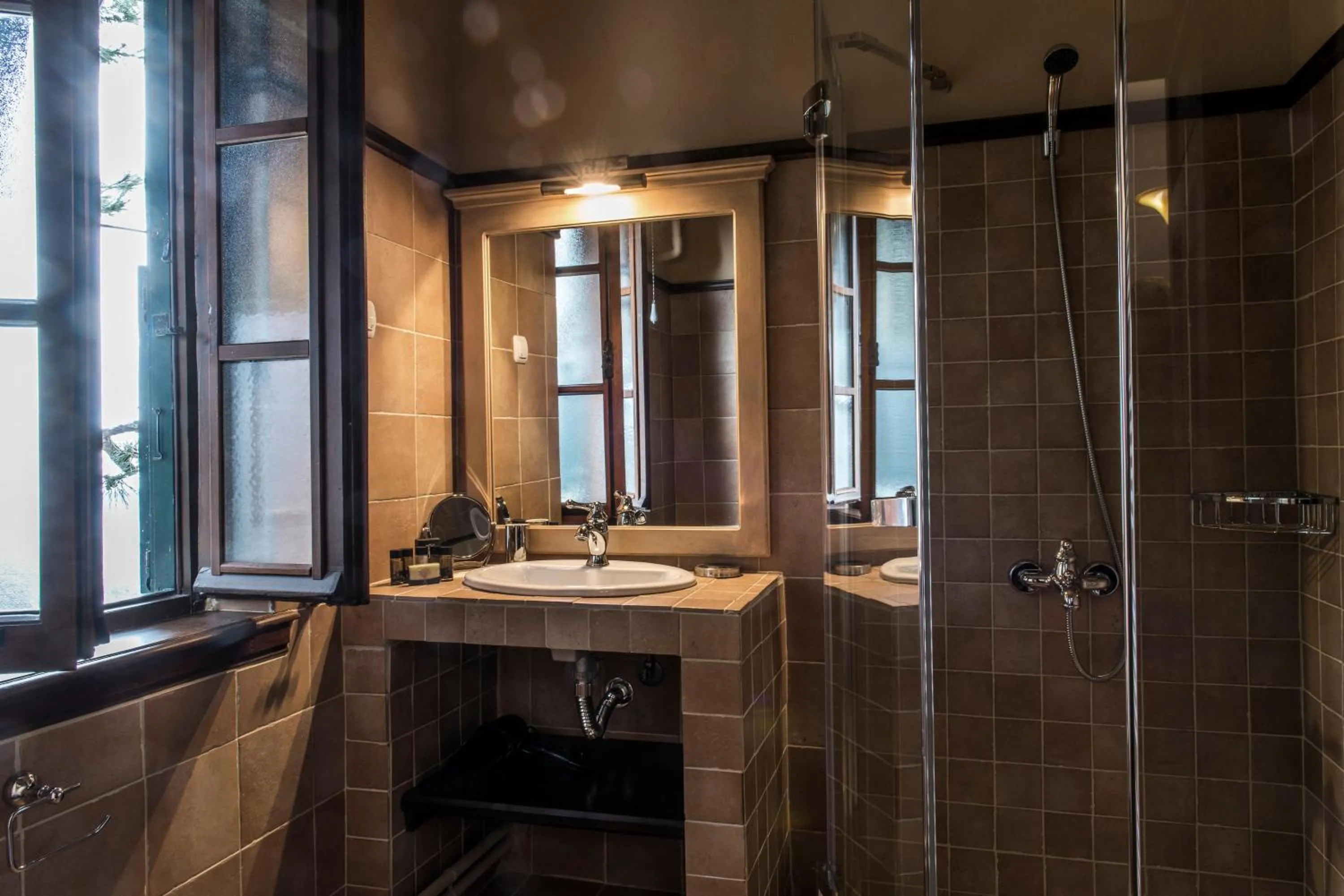 Shower in Arxontiko Mytilineou - Skretaion