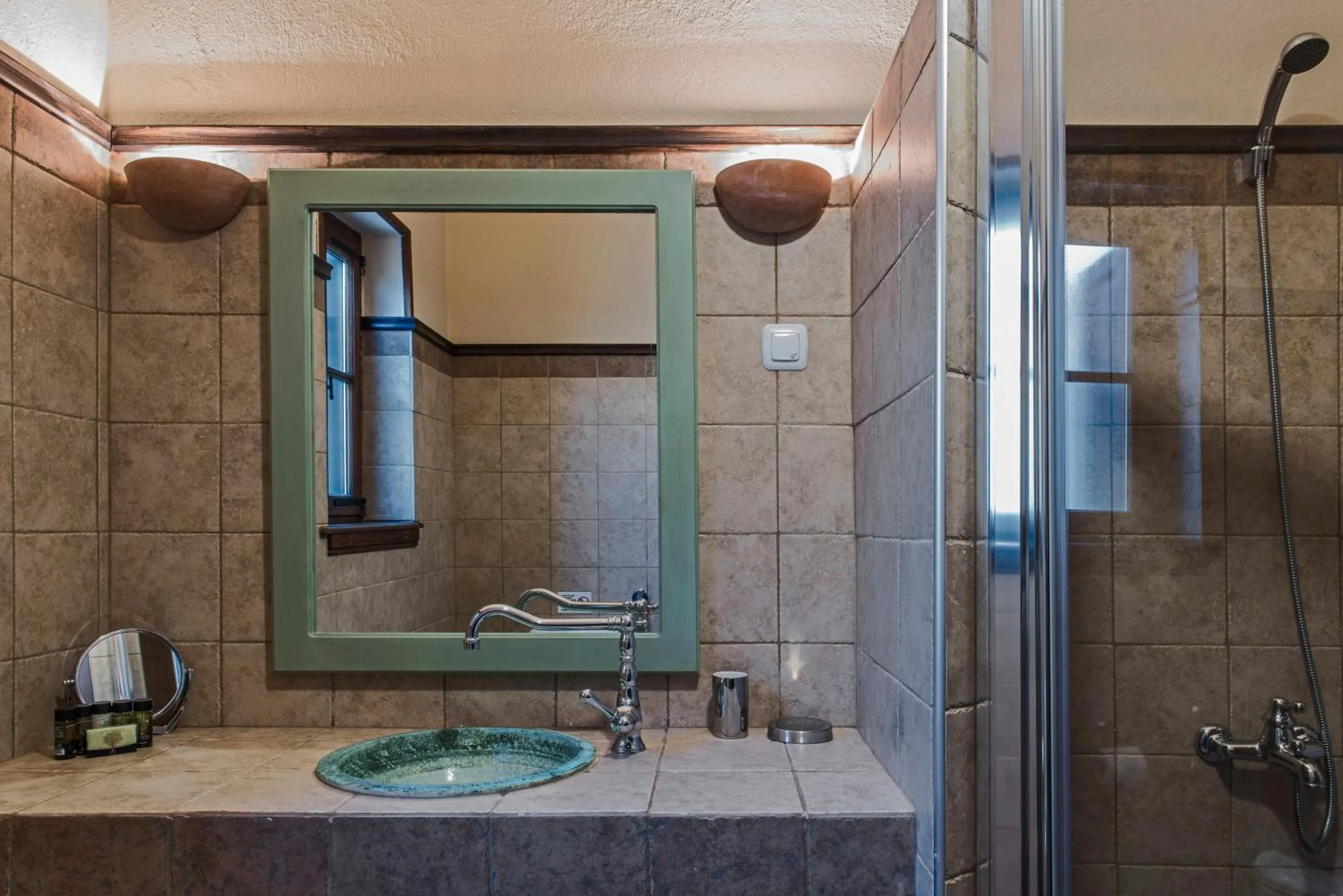 Shower in Arxontiko Mytilineou - Skretaion