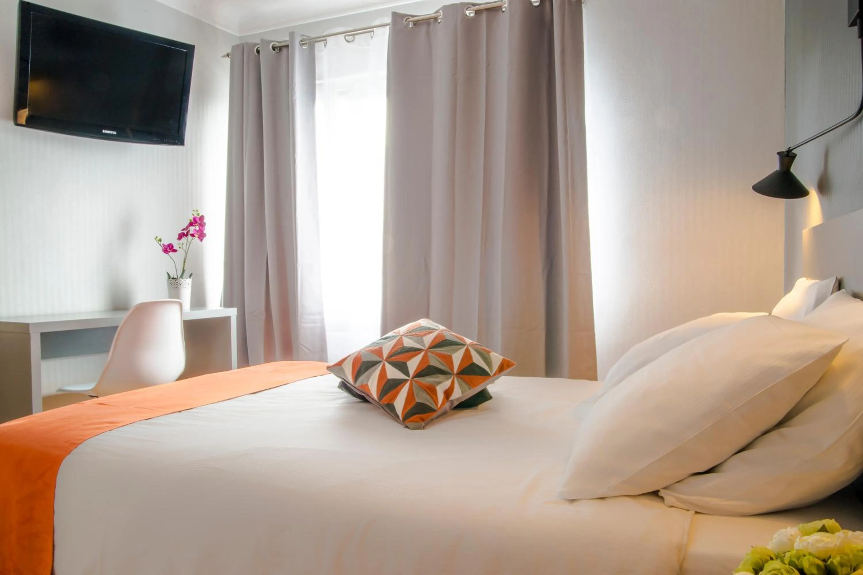 Photo of the whole room, Bed in Mandarina Hotel Luxembourg Strassen