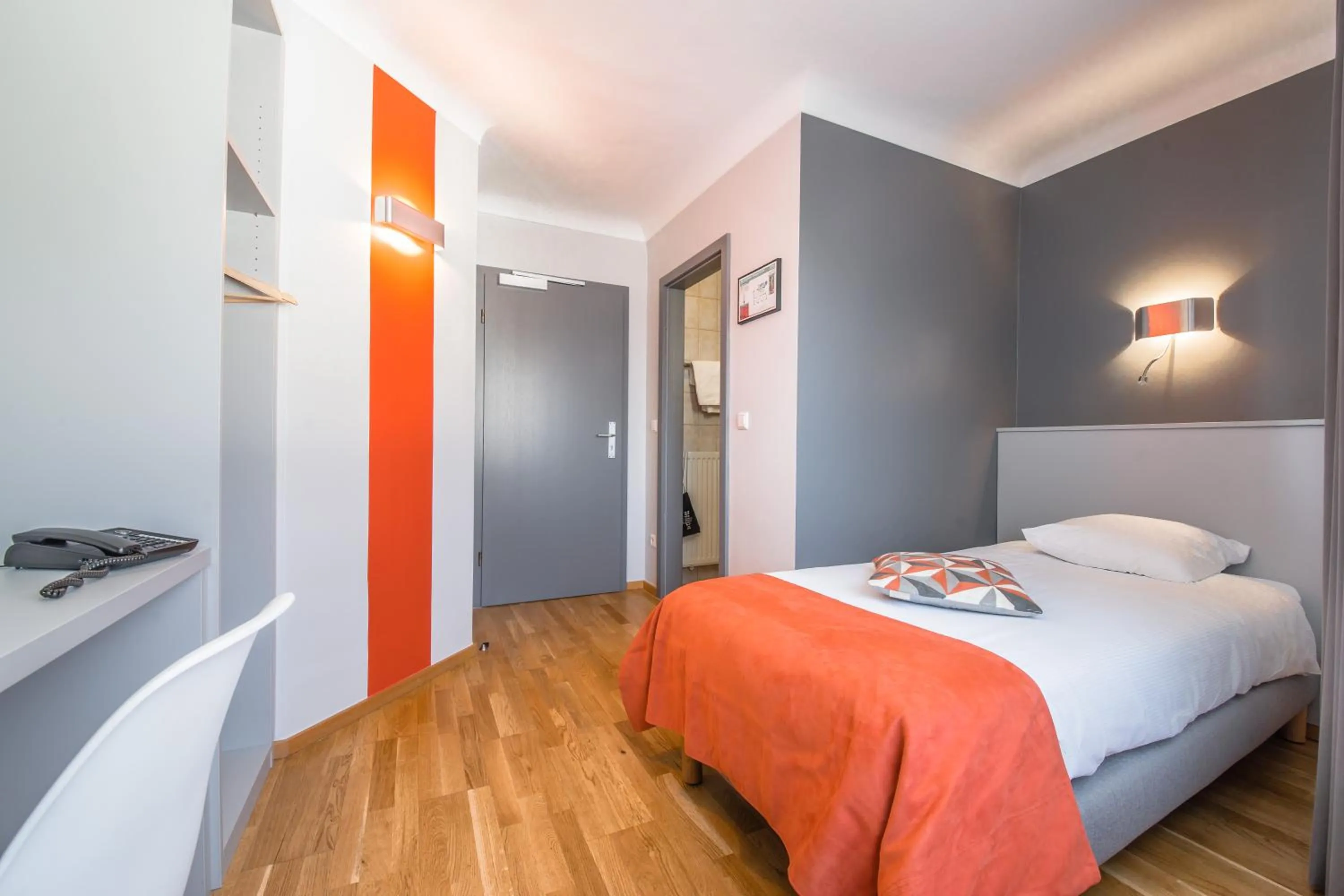 Photo of the whole room, Bed in Mandarina Hotel Luxembourg Strassen