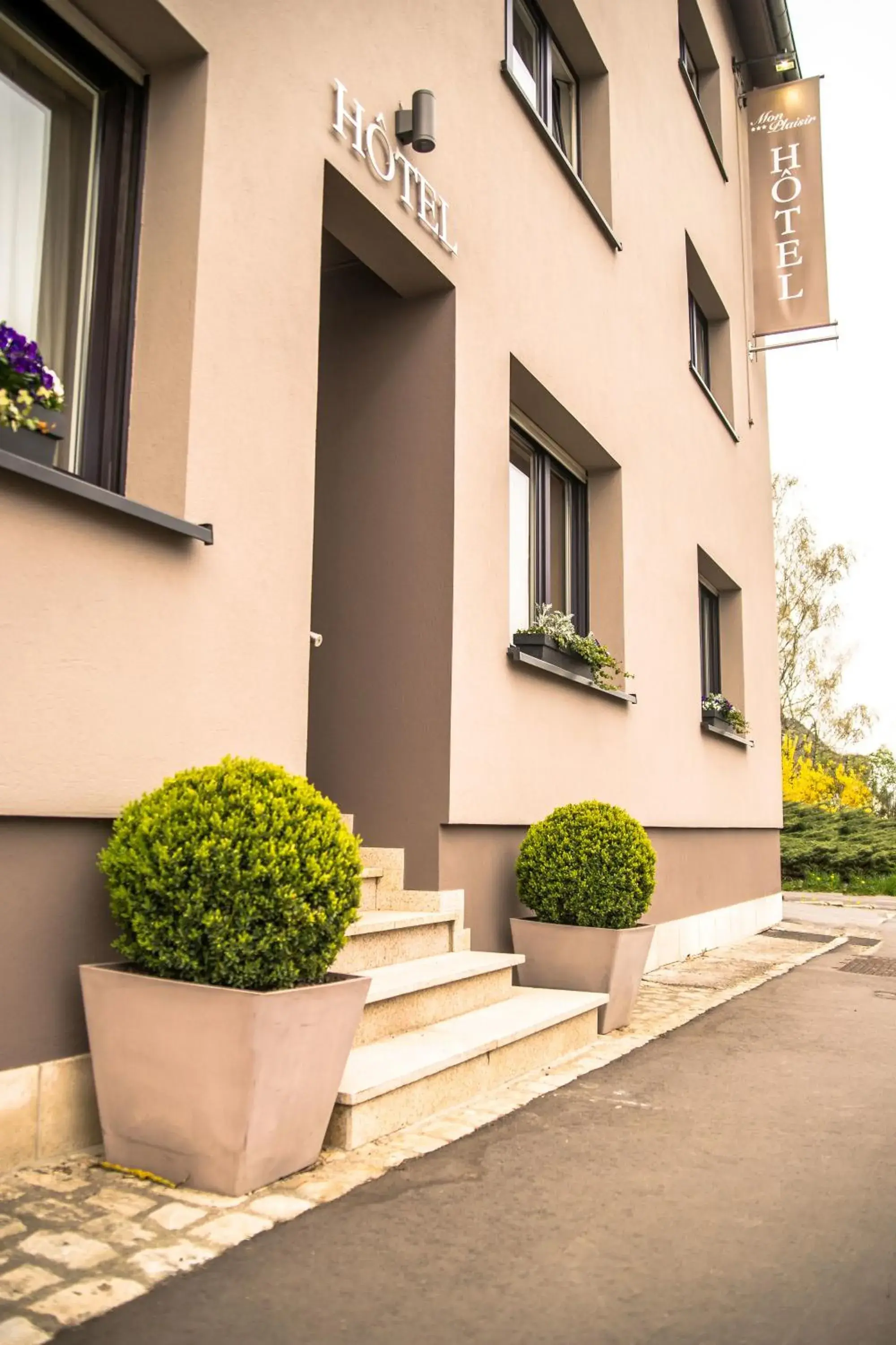 Facade/entrance in Mandarina Hotel Luxembourg Strassen Facade/entrance in Mandarina Hotel Luxembourg Strassen