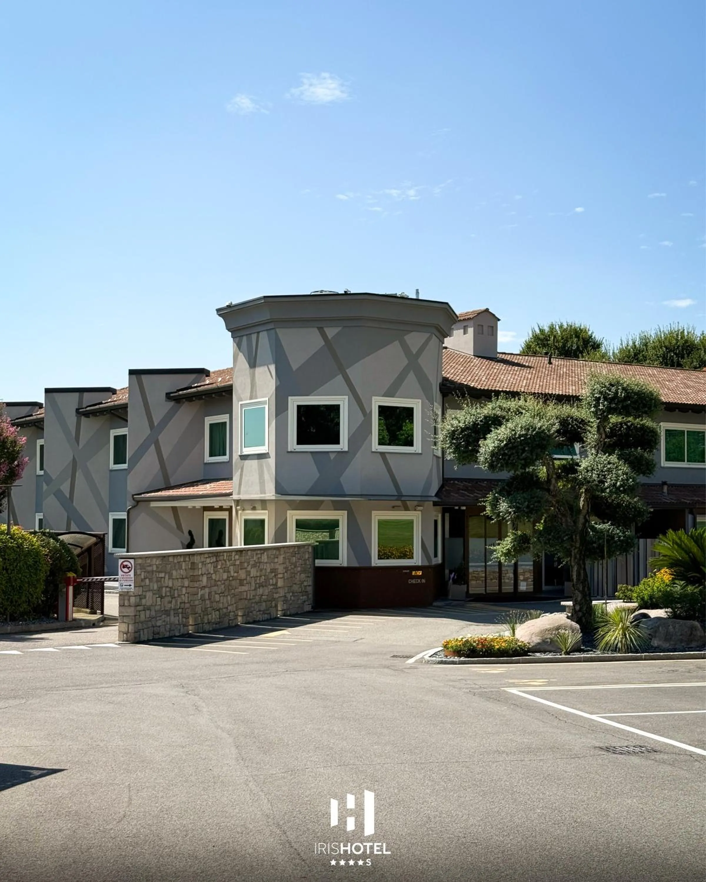 Iris Hotel