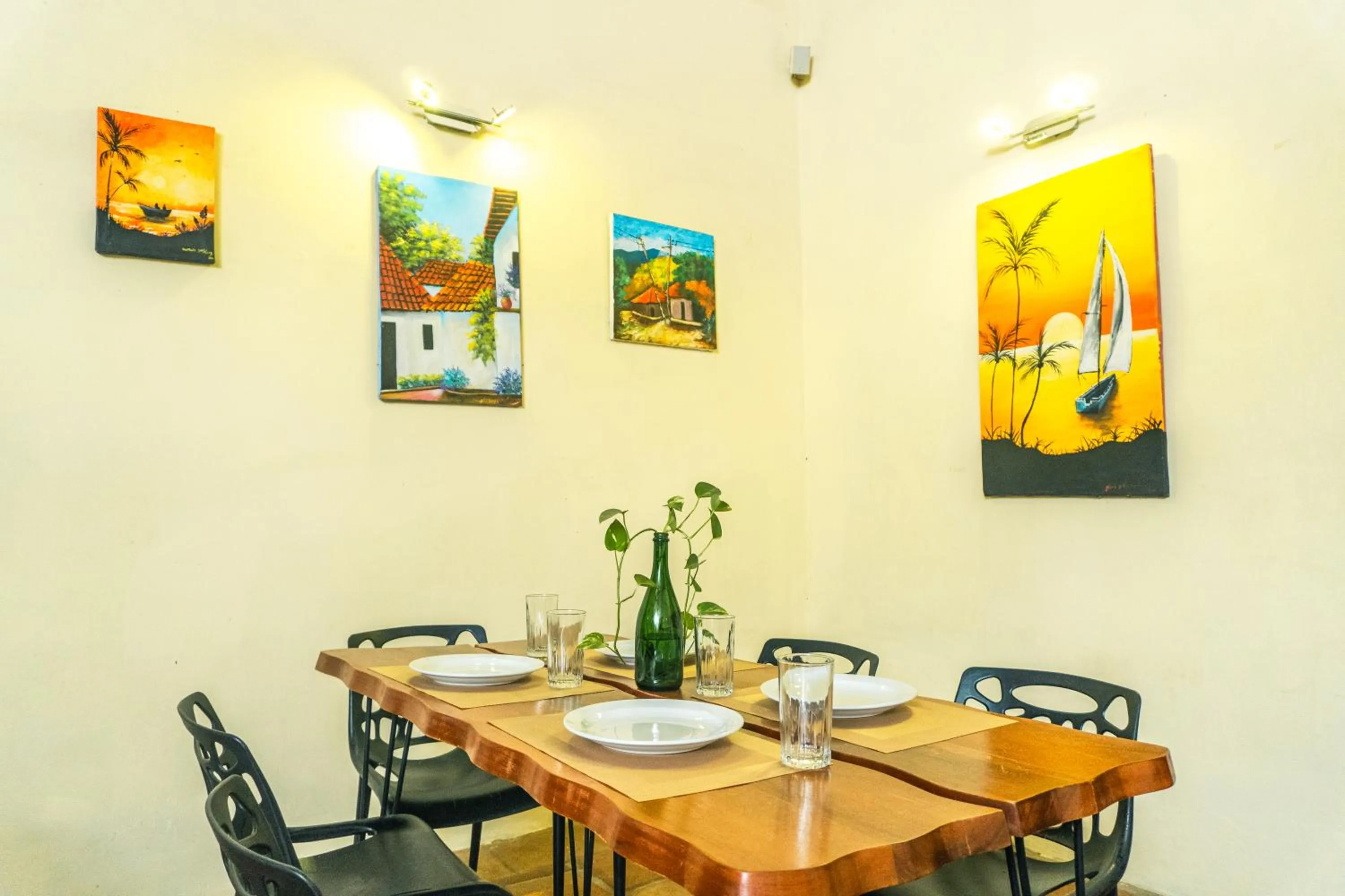 Restaurant/places to eat in Hotel Plaza Marbella Granada