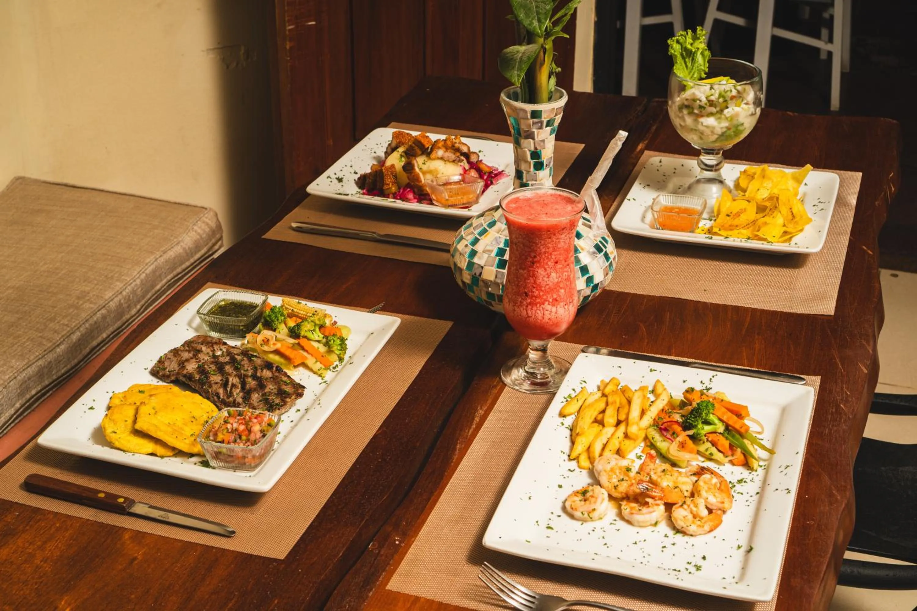 Restaurant/places to eat in Hotel Plaza Marbella Granada