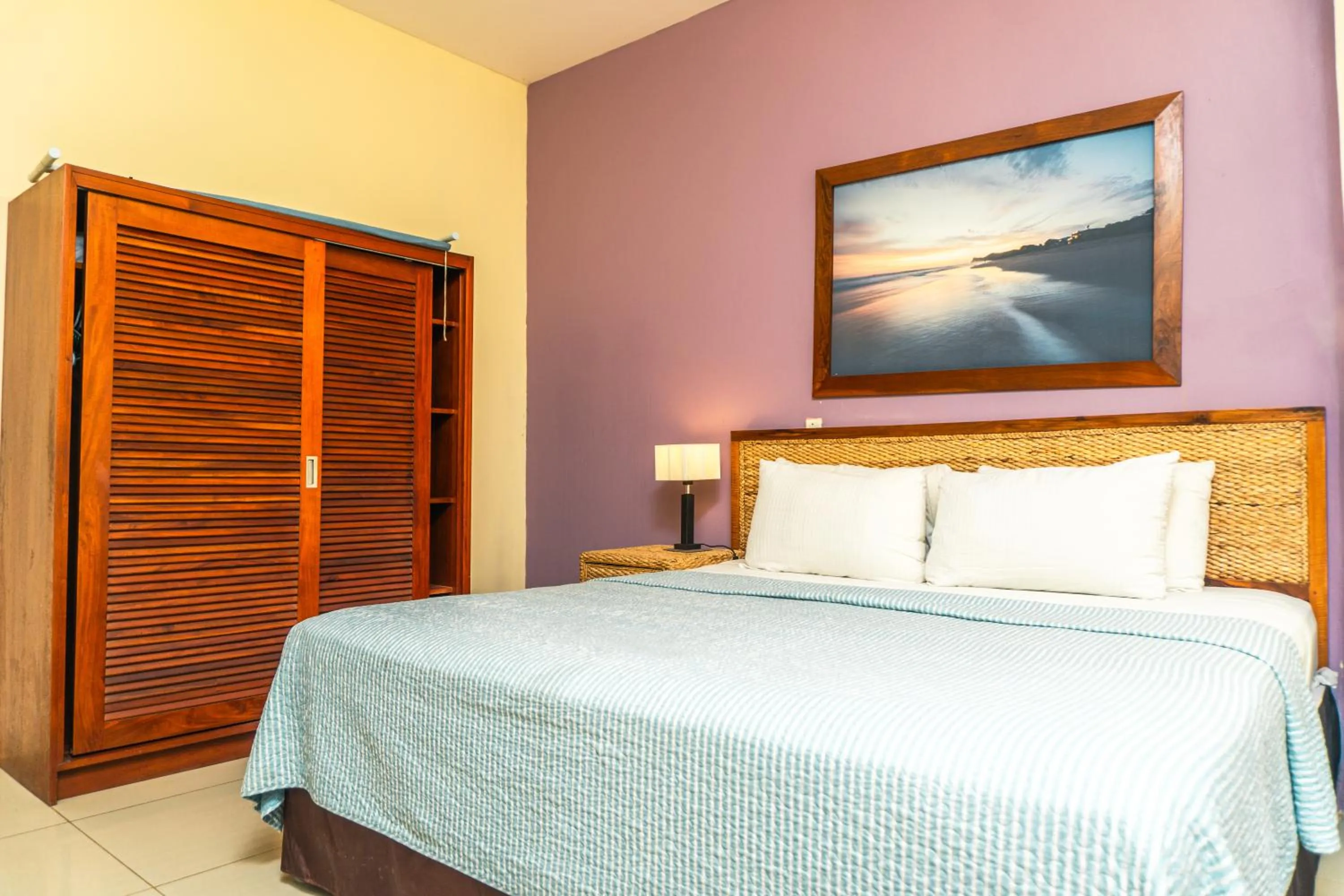 Bathroom, Bed in Hotel Plaza Marbella Granada