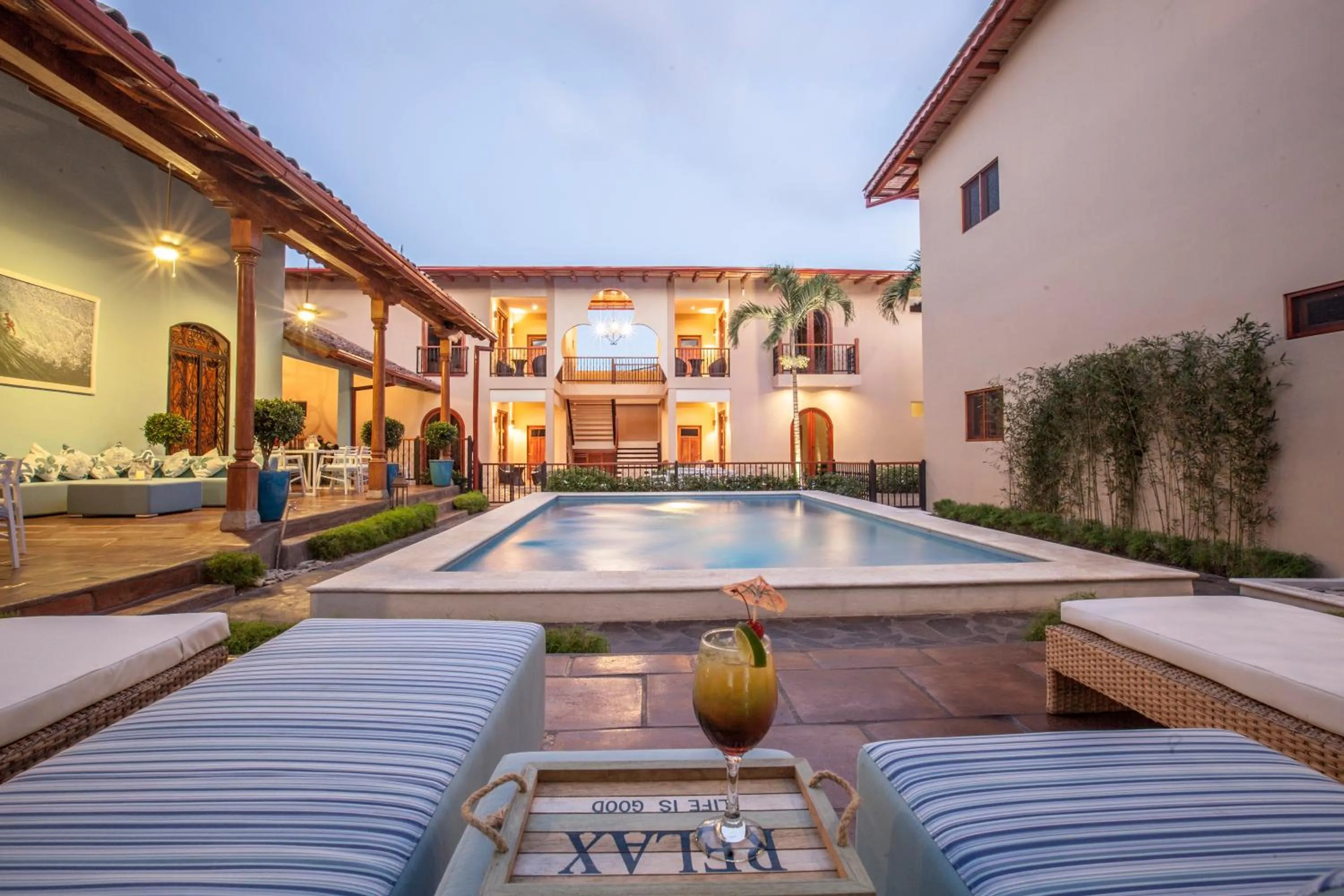 Seating area in Hotel Plaza Marbella Granada