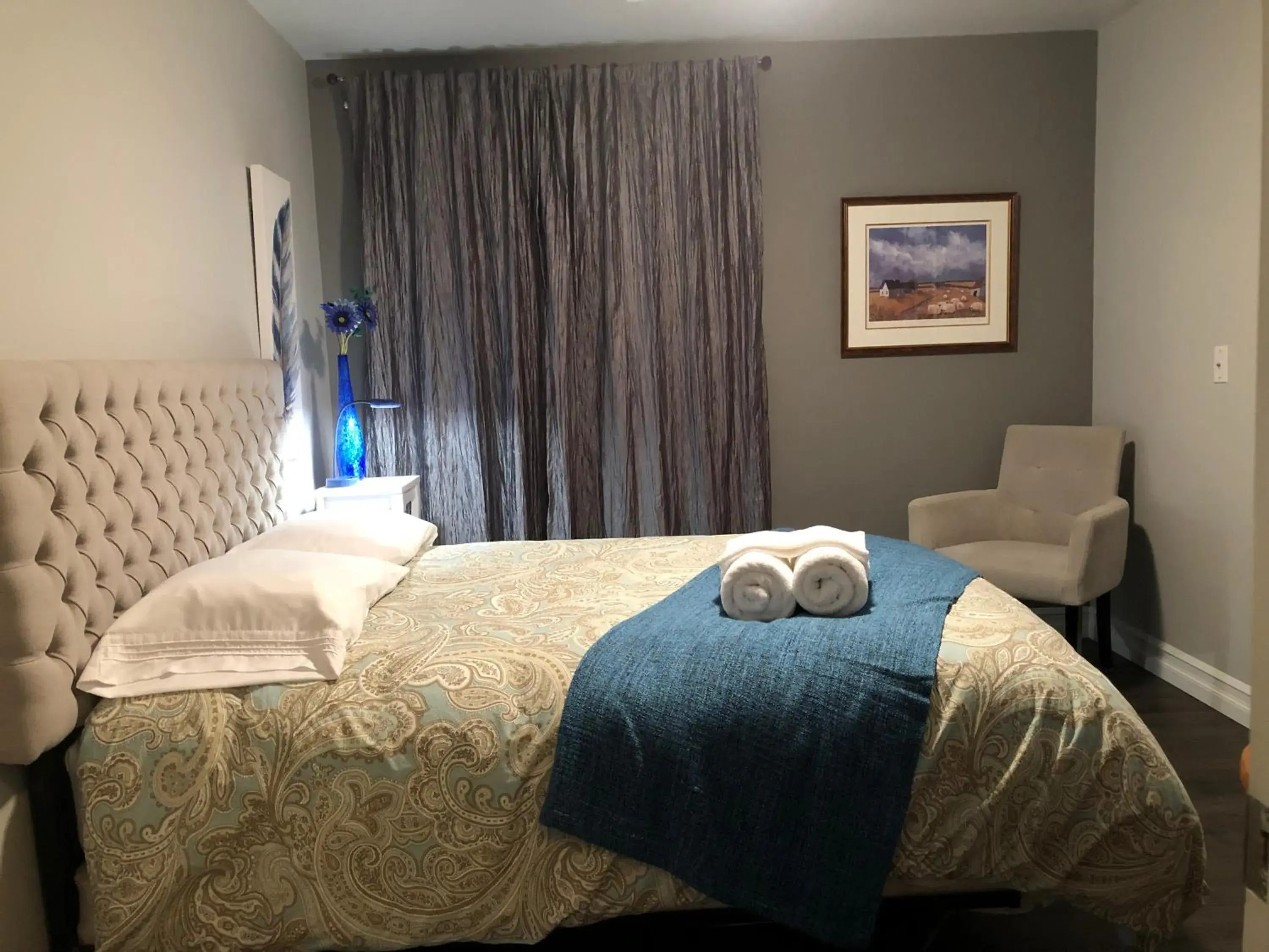 Double Room with Shared Bathroom - single occupancy in Gîte Zazen Double Room with Shared Bathroom - single occupancy in Gîte Zazen