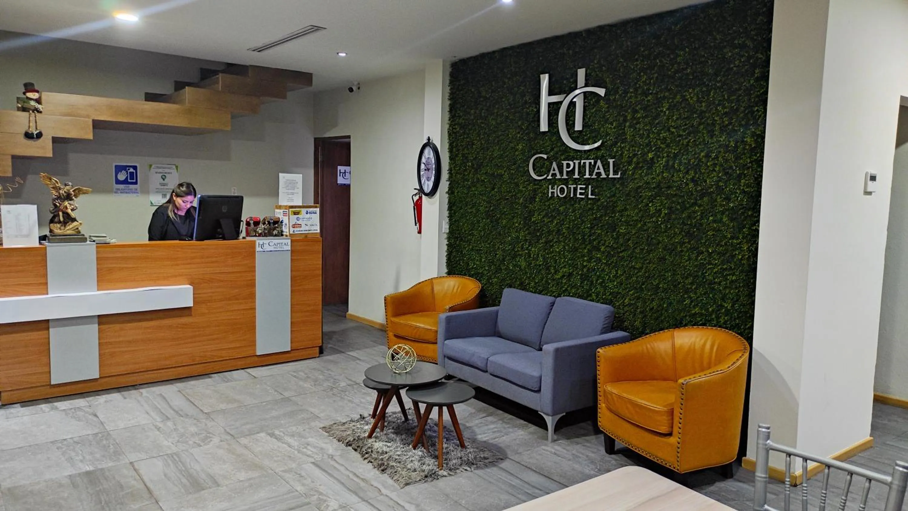 Living room in Capital Hotel