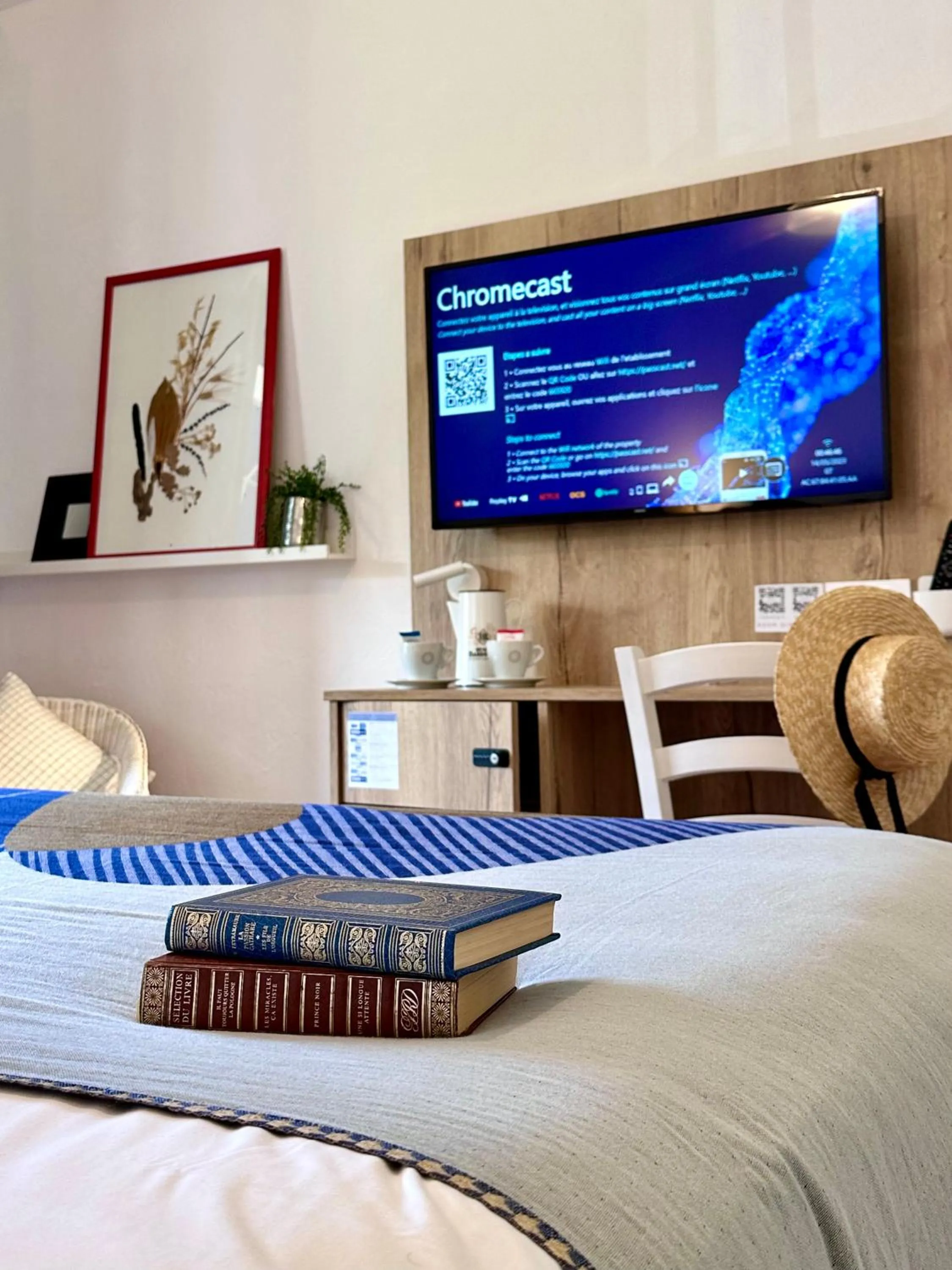 Bed in Hotel Le Provence - Restaurant Le Styx