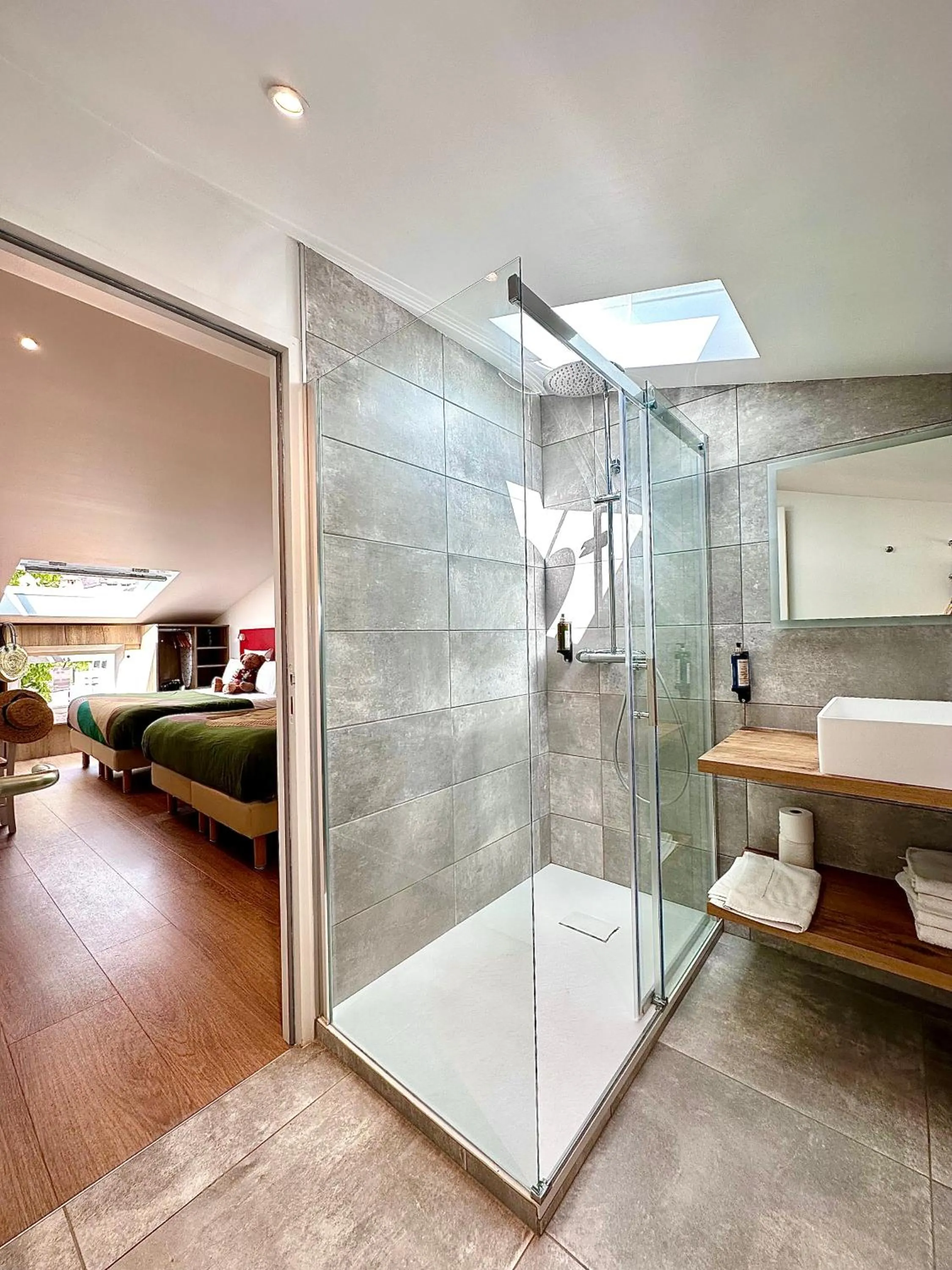 Shower in Hotel Le Provence - Restaurant Le Styx