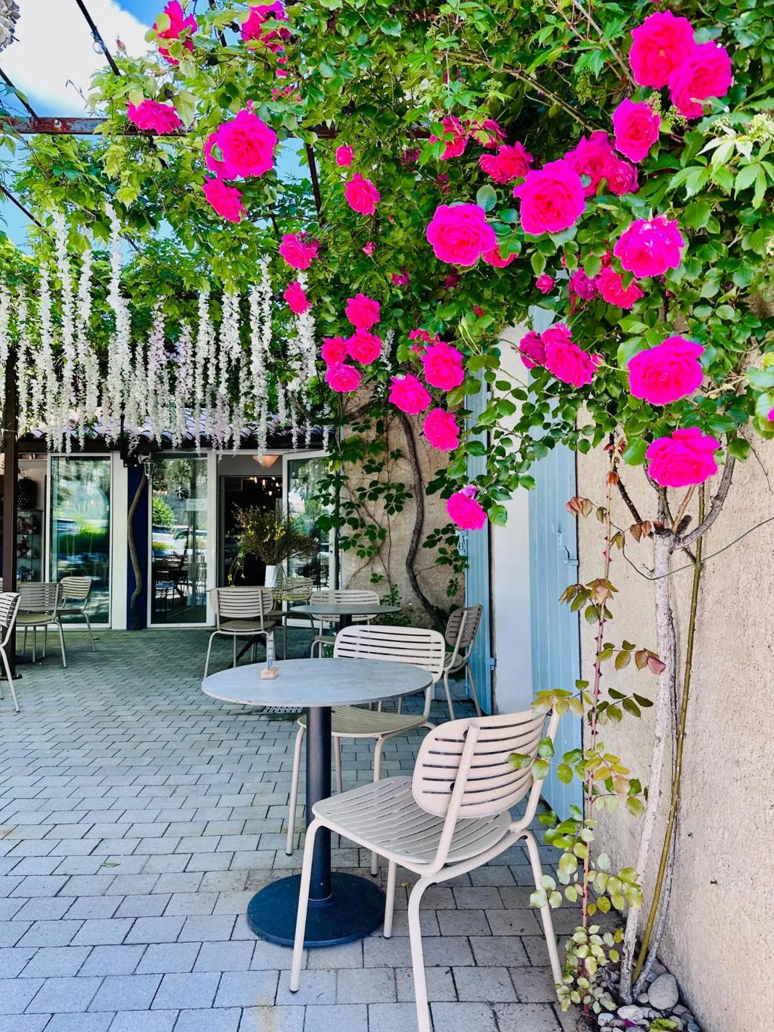 Patio in Hotel Le Provence - Restaurant Le Styx