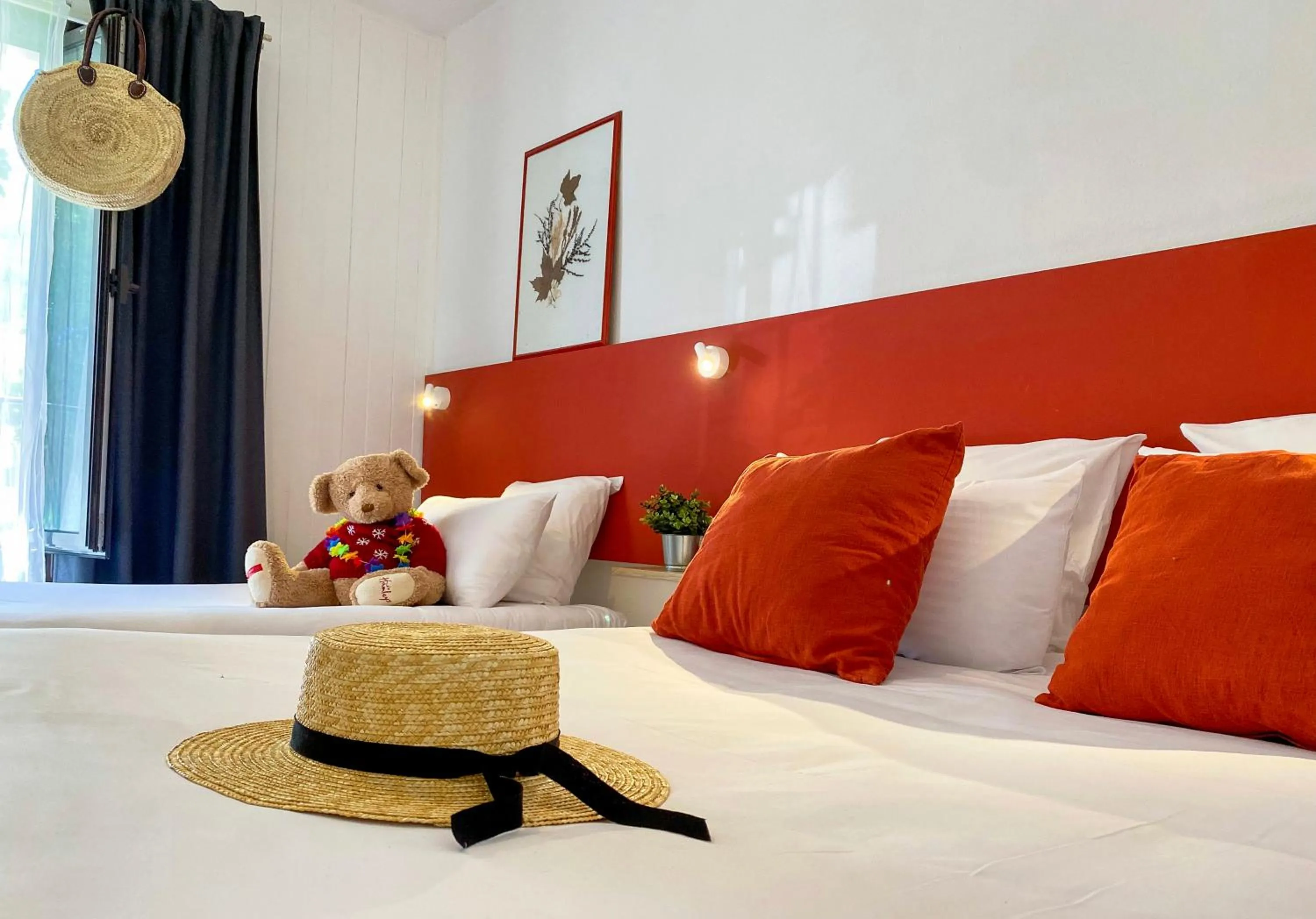 Photo of the whole room, Bed in Hotel Le Provence - Restaurant Le Styx