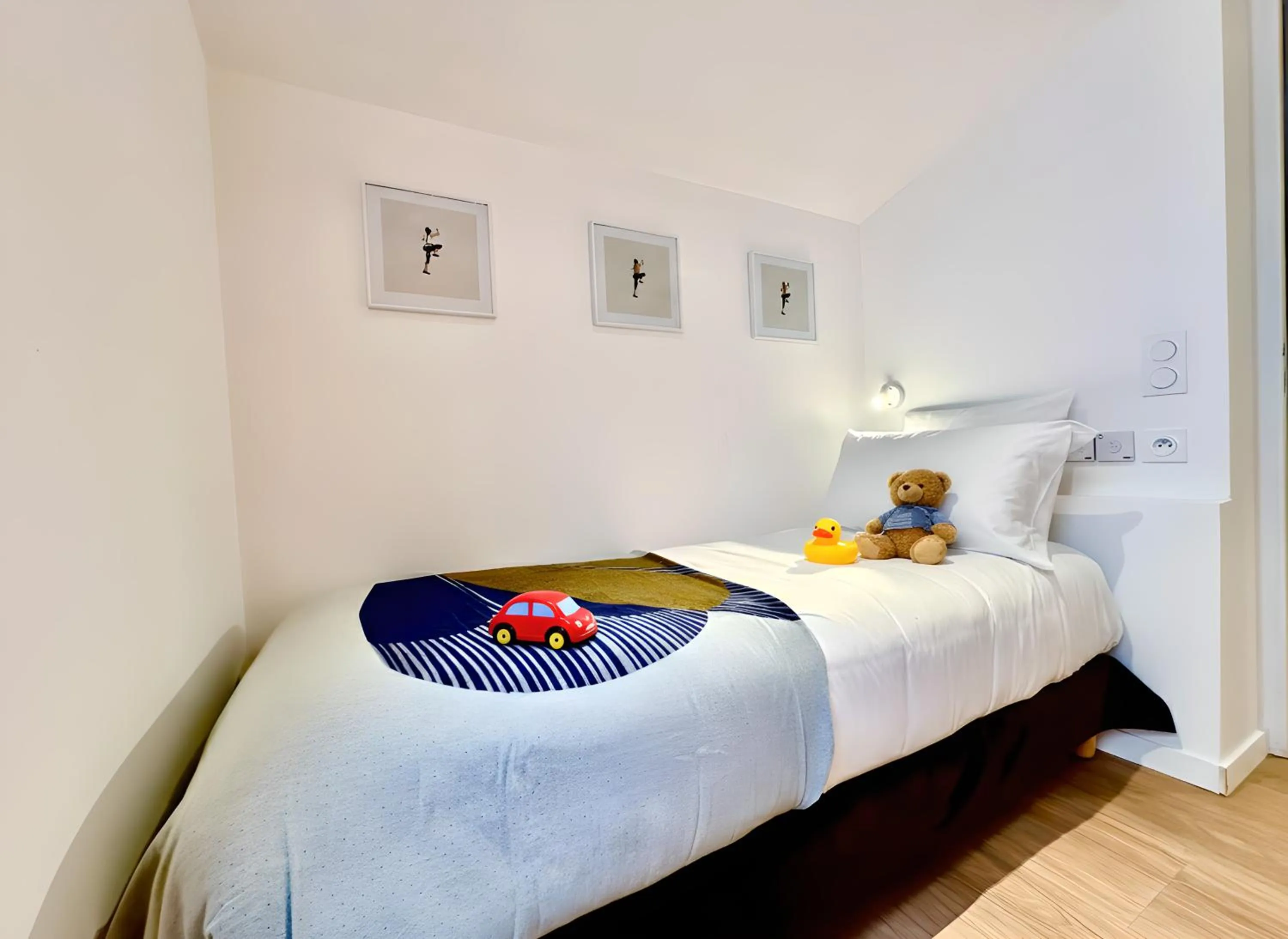 Bedroom, Bed in Hotel Le Provence - Restaurant Le Styx