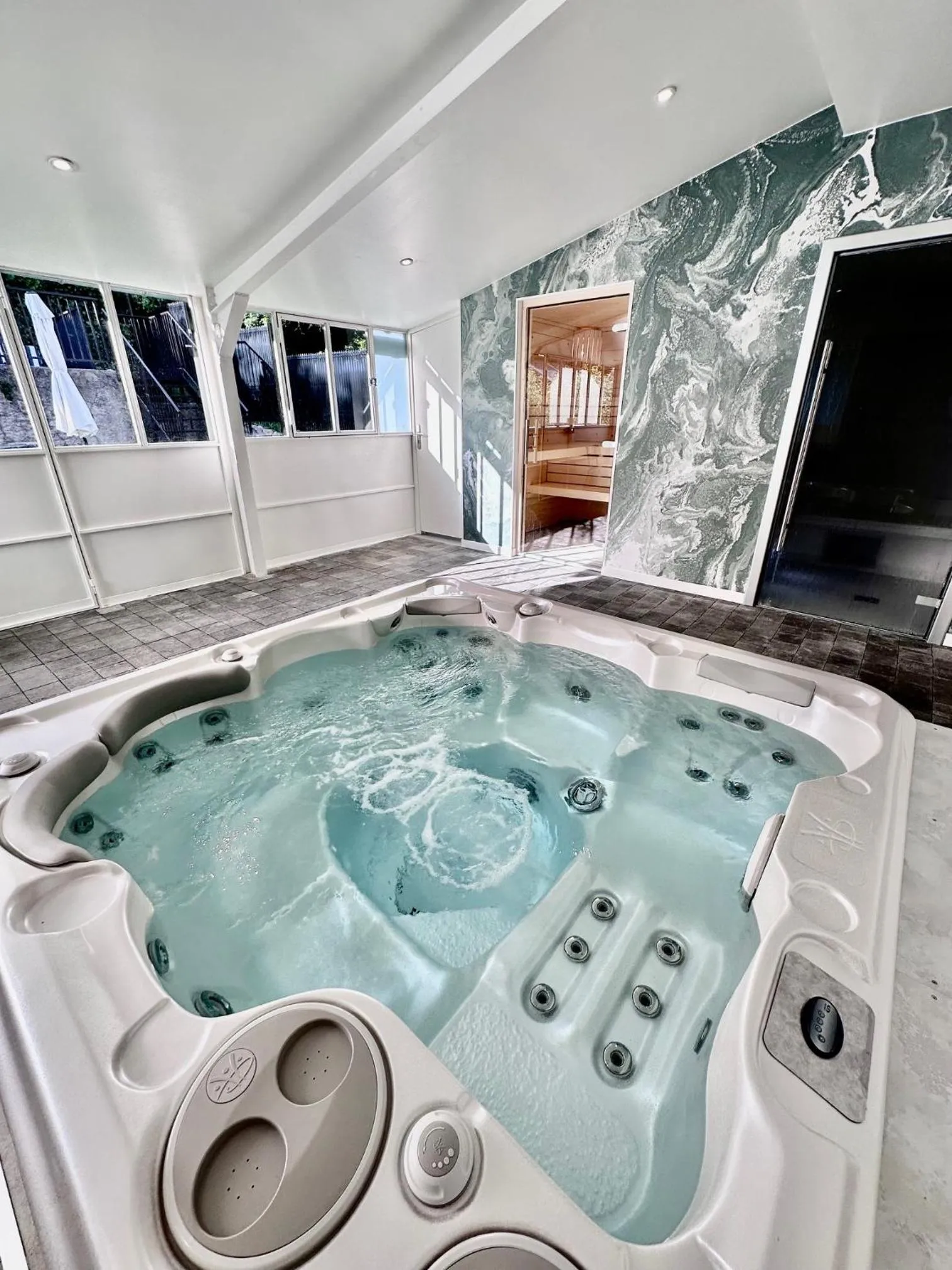 Hot Tub in Hotel Le Provence - Restaurant Le Styx