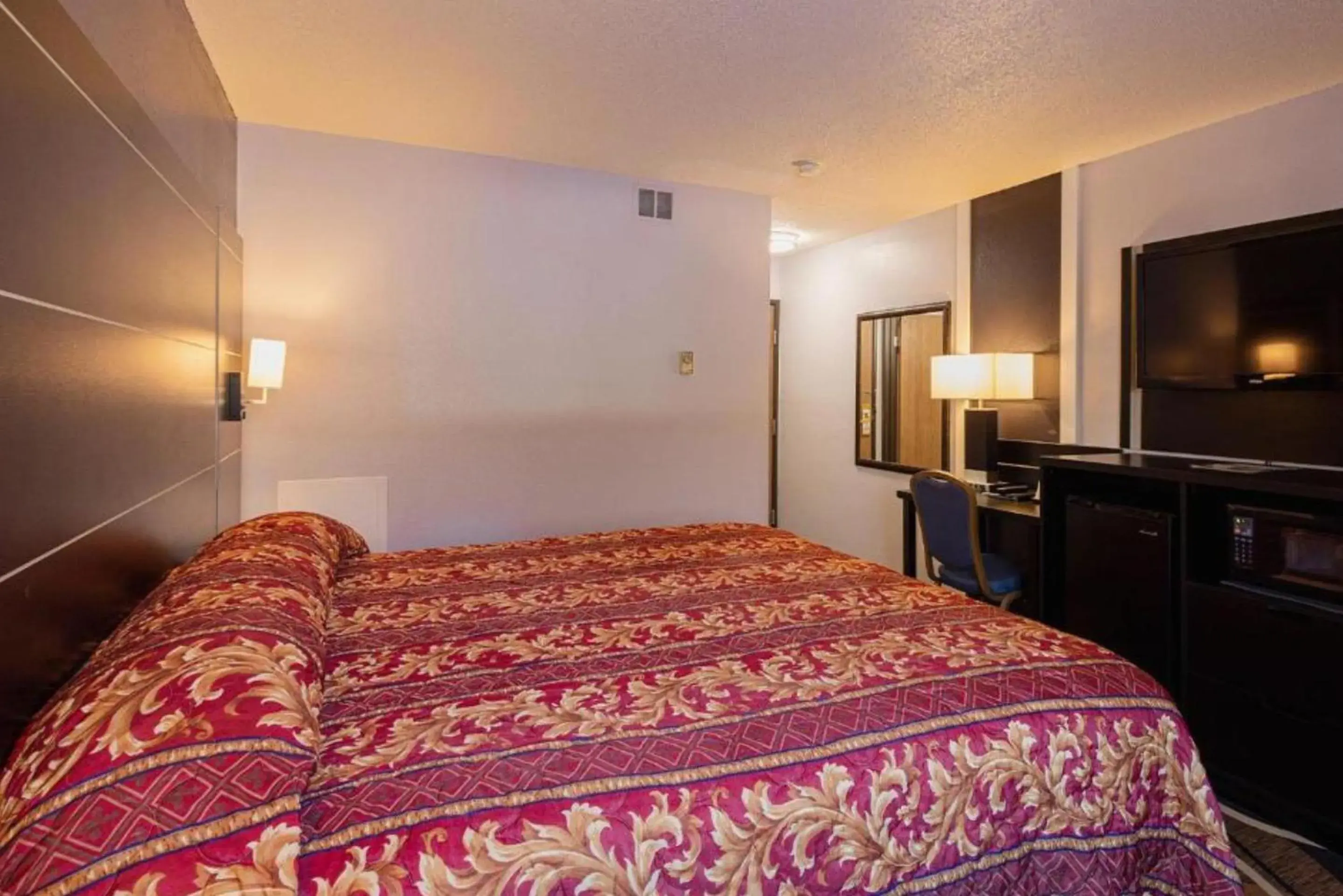 Bedroom, Bed in Coratel Inn & Suites by Jasper Hastings Bedroom, Bed in Coratel Inn & Suites by Jasper Hastings