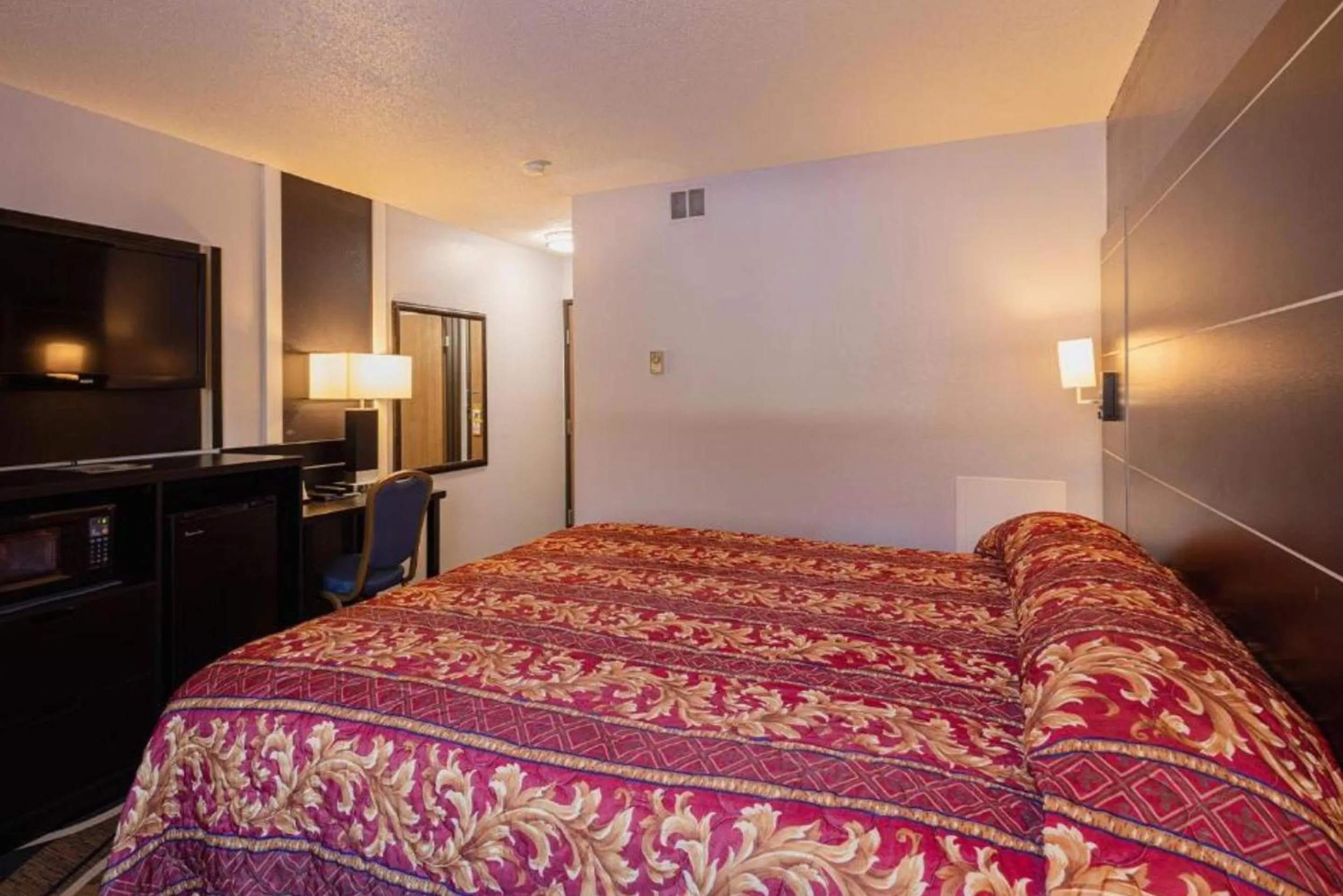 Bedroom, Bed in Coratel Inn & Suites by Jasper Hastings